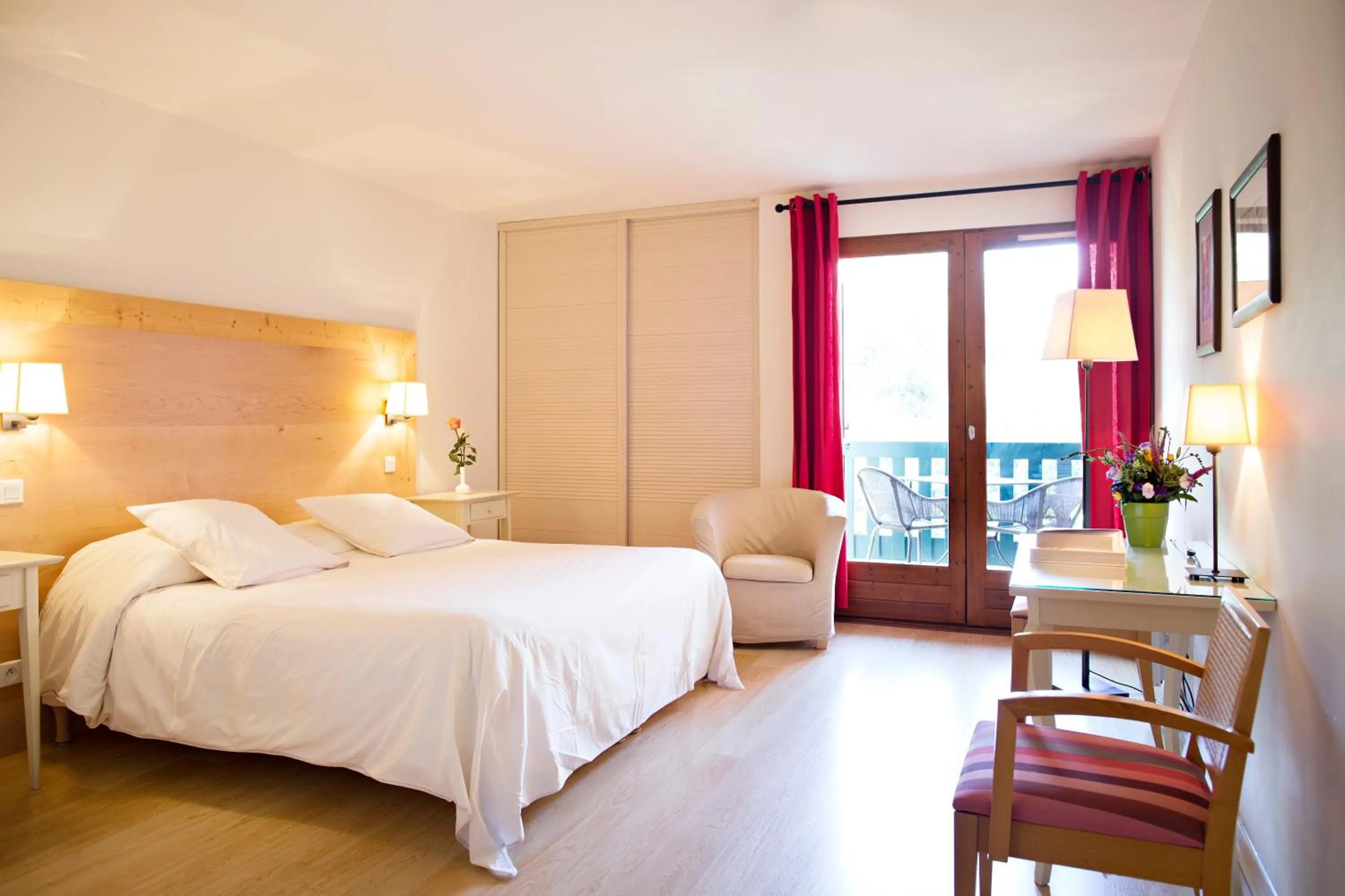 Photo of the whole room, Bed in Hôtel-Résidence la Pinède