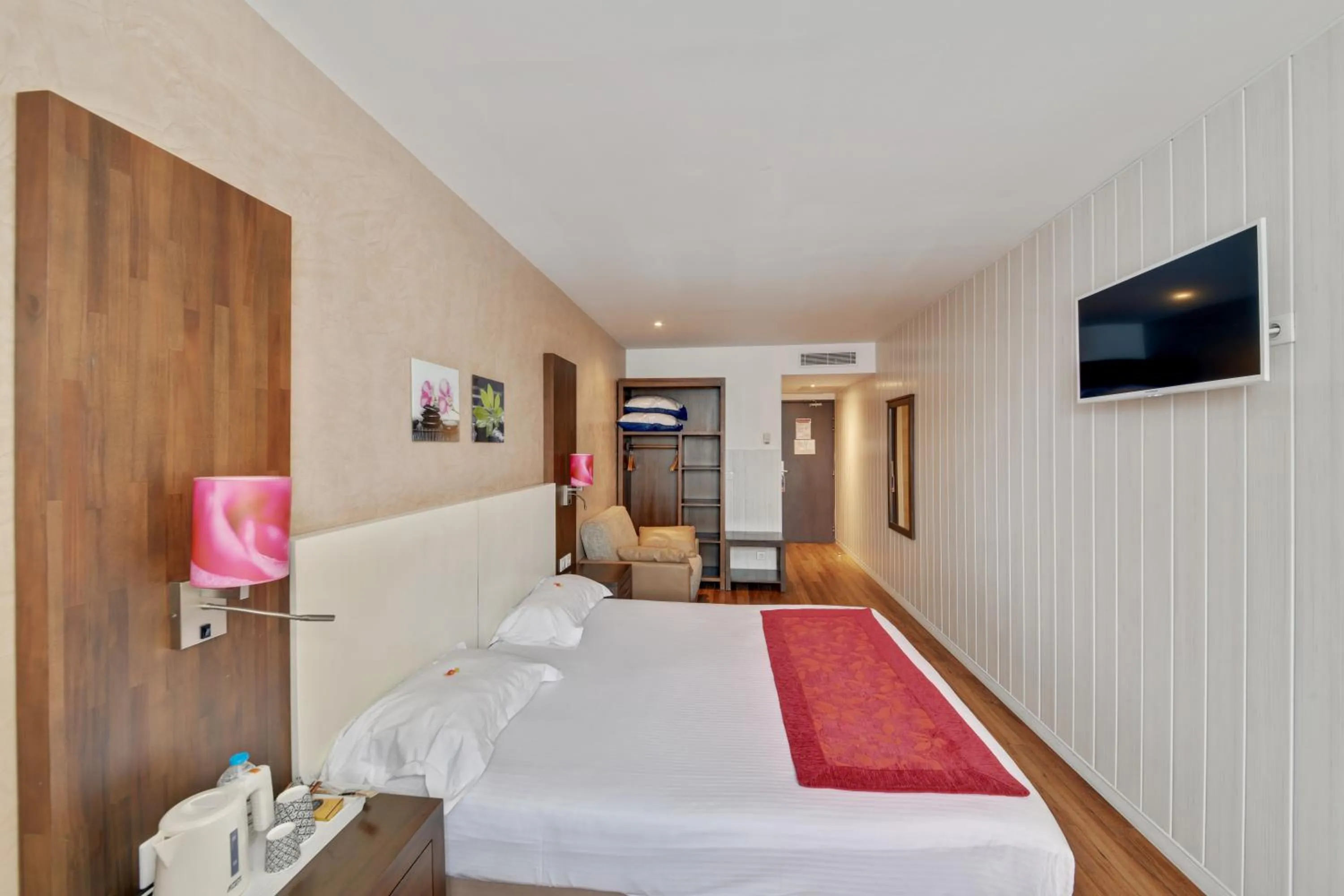 Photo of the whole room, Bed in HOTEL RESTAURANT PARIS PACIFIC PARIS-VILLEJUIF- PRES DU METRO L'HAY LES ROSES LIGNE 14 - Direct PARIS-AEROPORT ORLY ET INSTITUT GUSTAVE ROUSSY