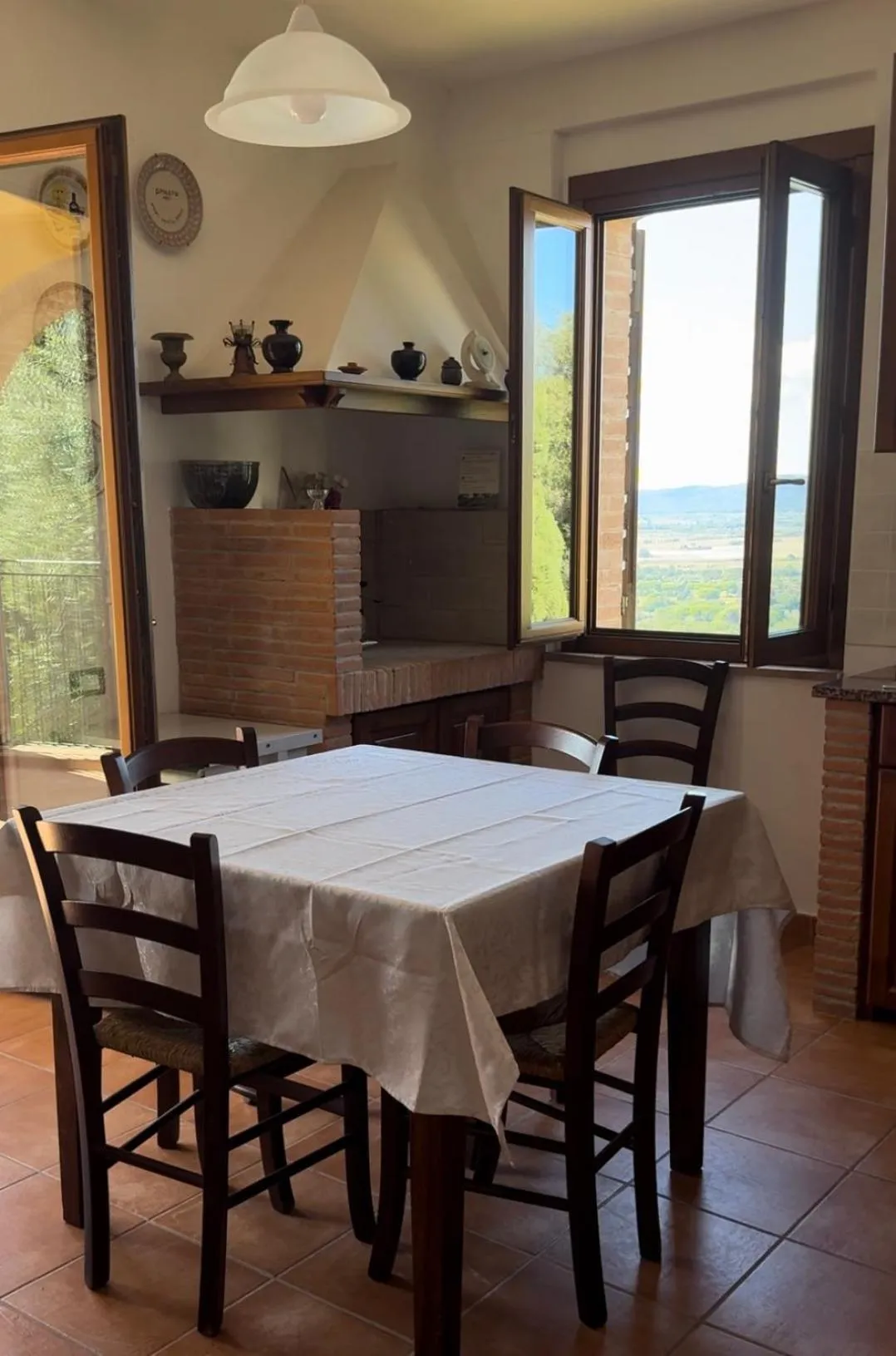 Dining area in Madonna Del Poggio CAV