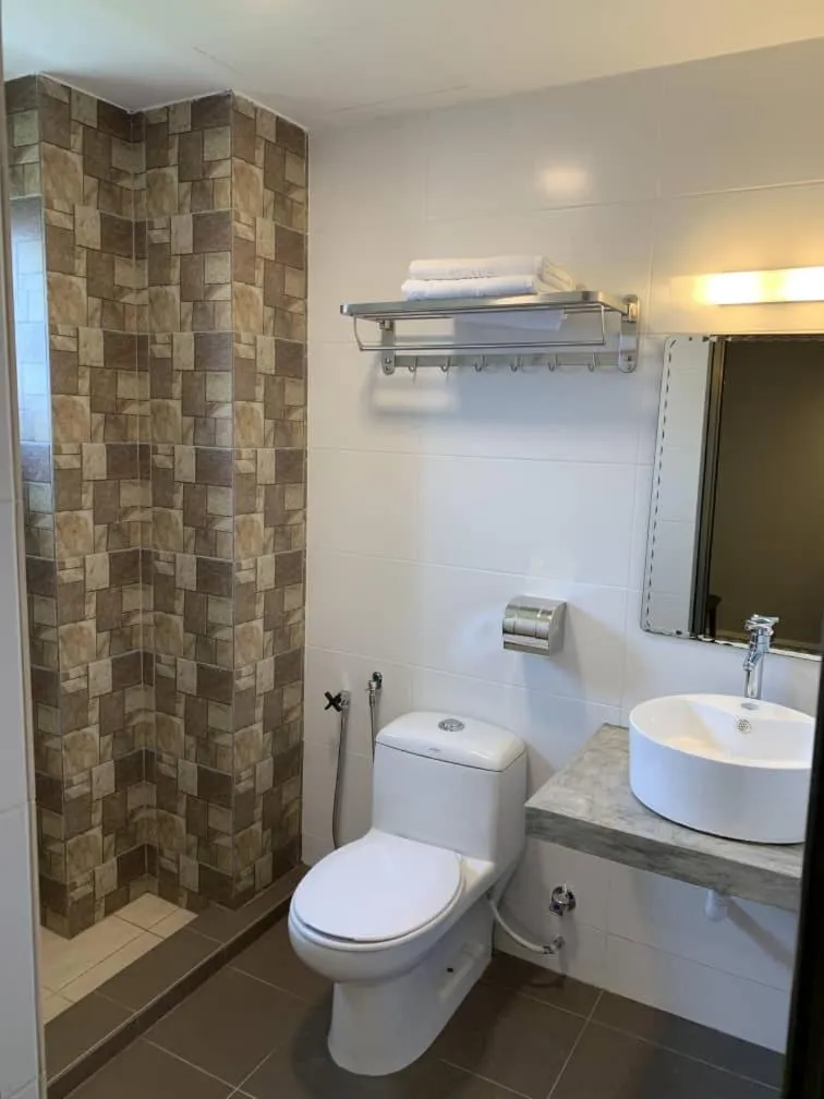 Daisy Standard Room in Greenlast Hotel