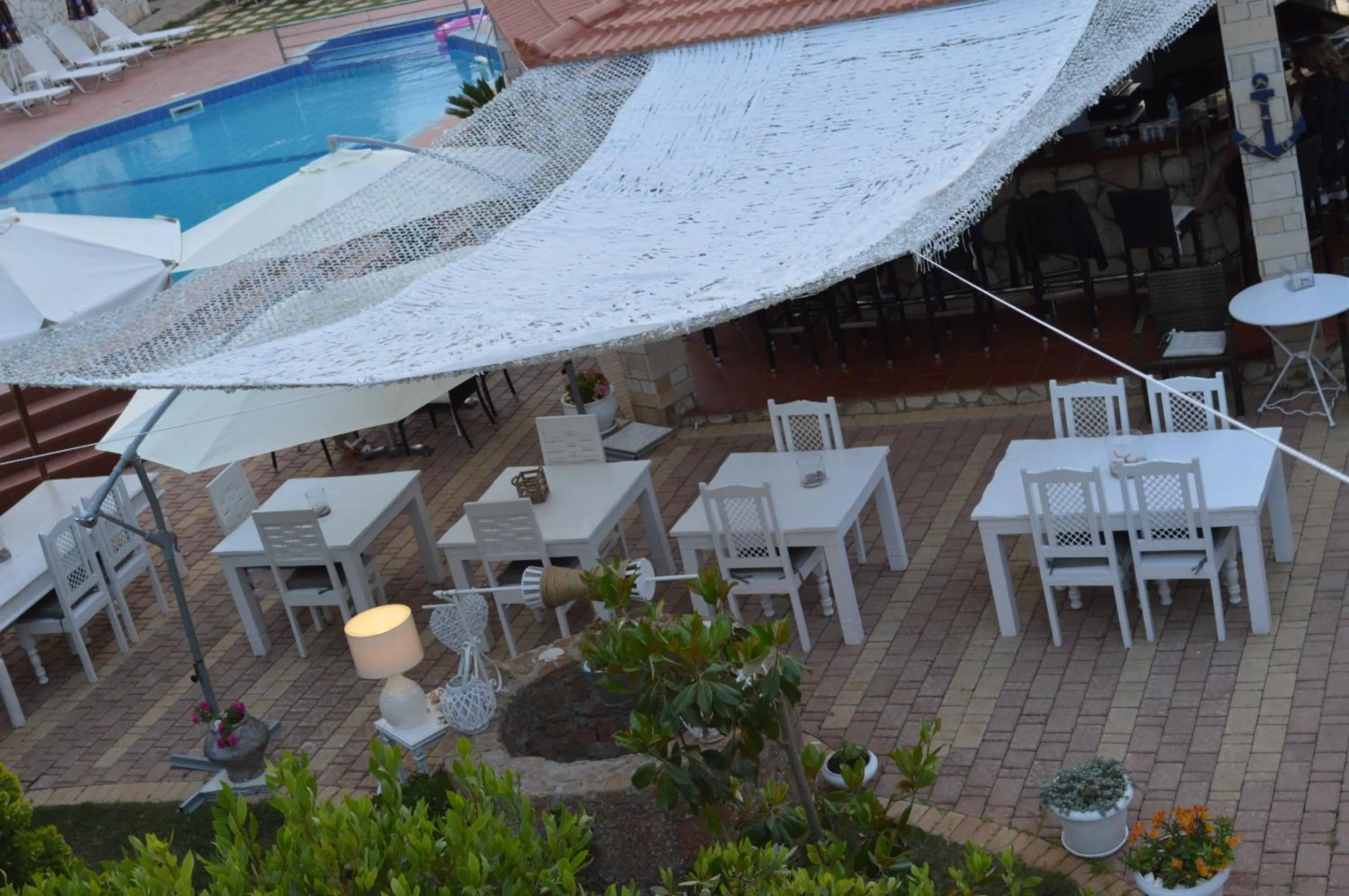 Restaurant/places to eat in Nikos Apartments