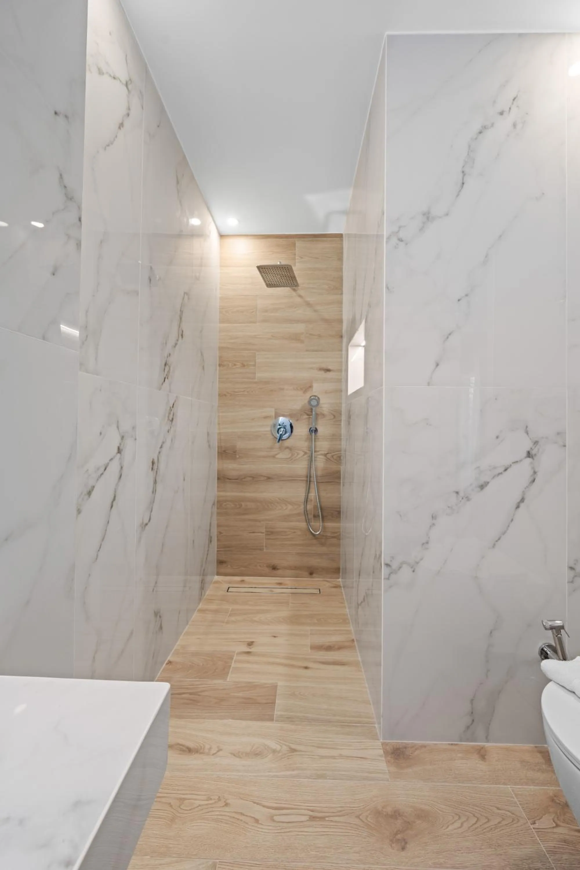 Shower in Nikos Apartments