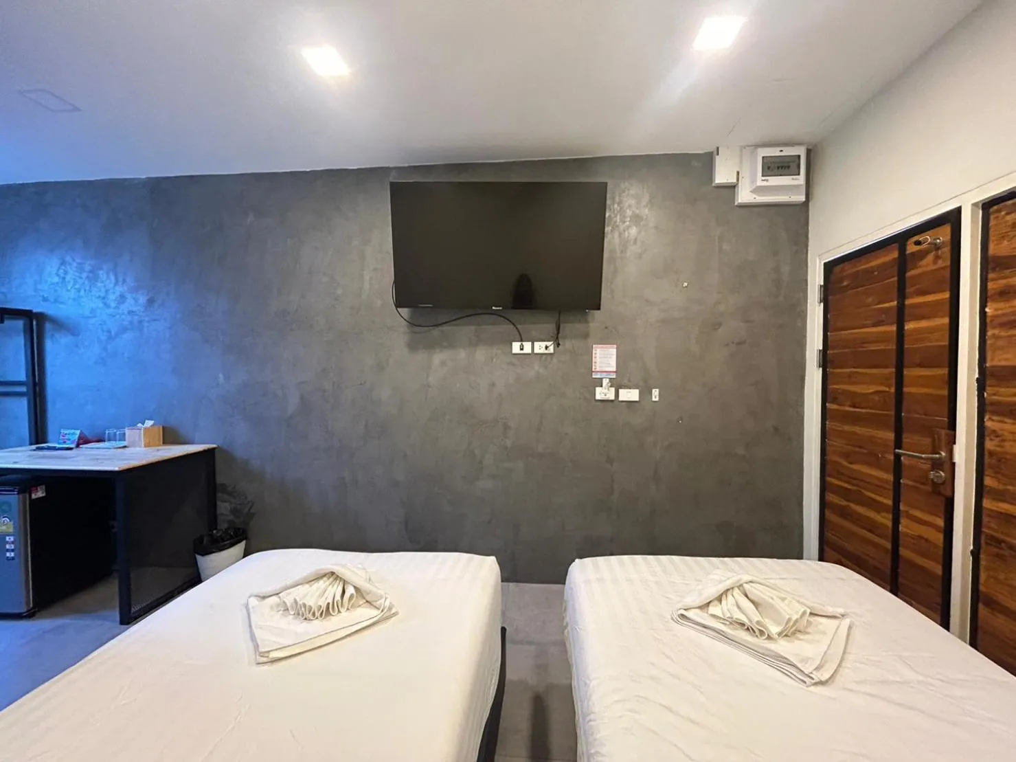 Bed in Uthaithani Resort