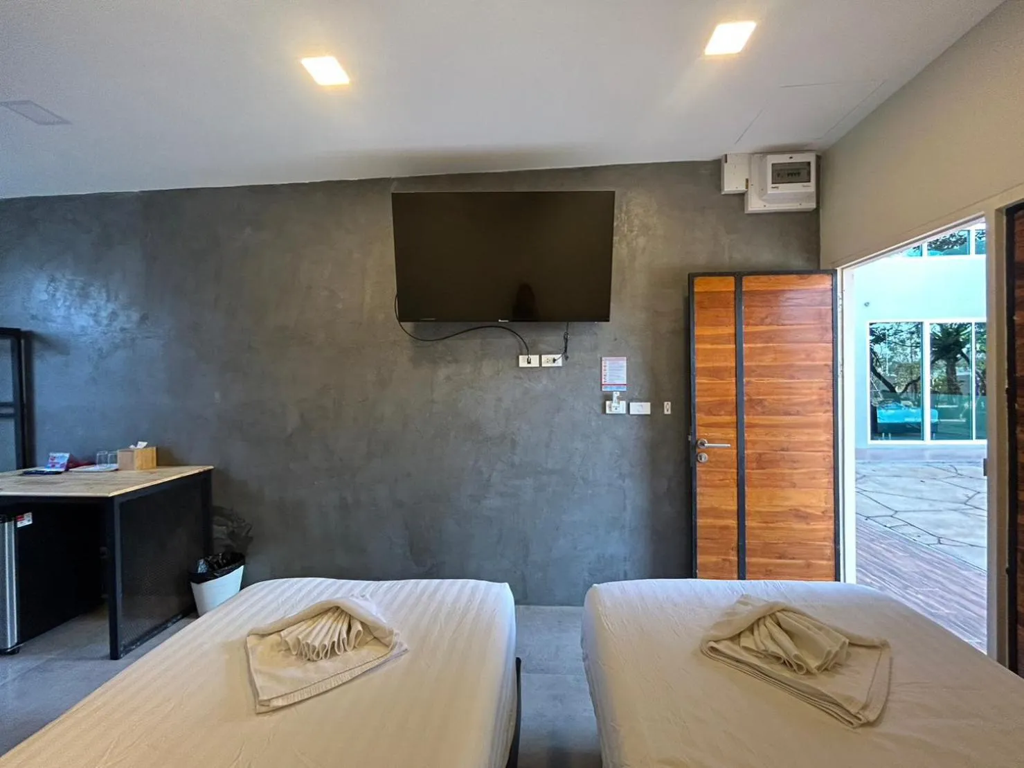 Bed in Uthaithani Resort