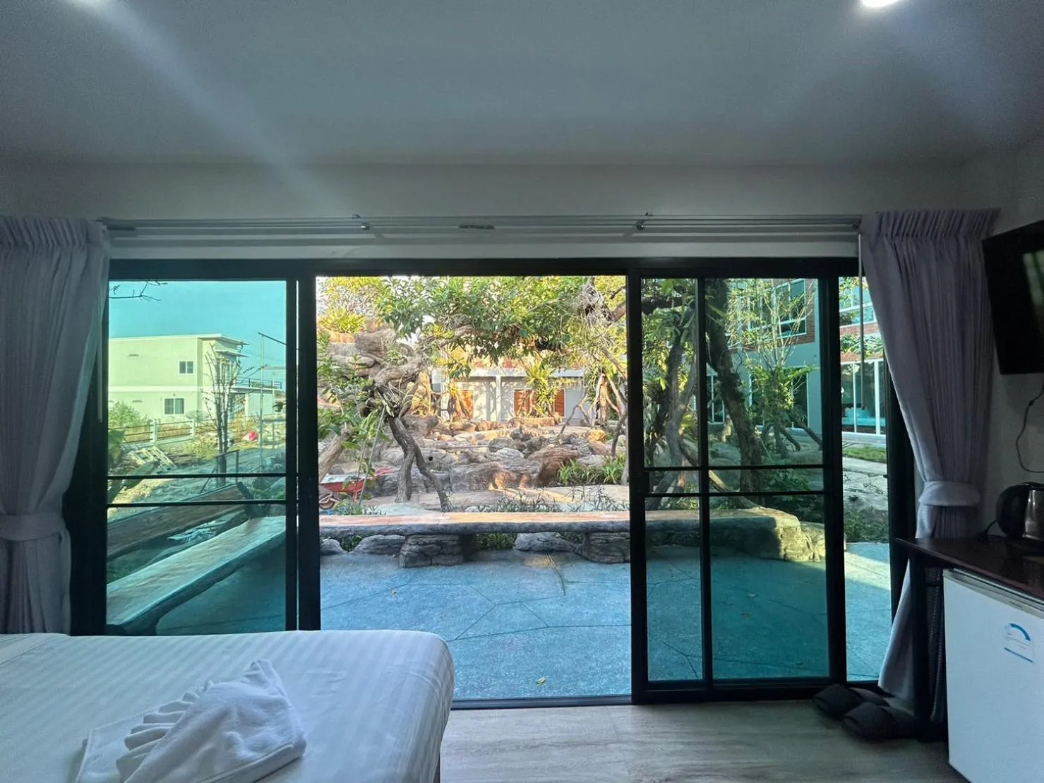 Bed in Uthaithani Resort