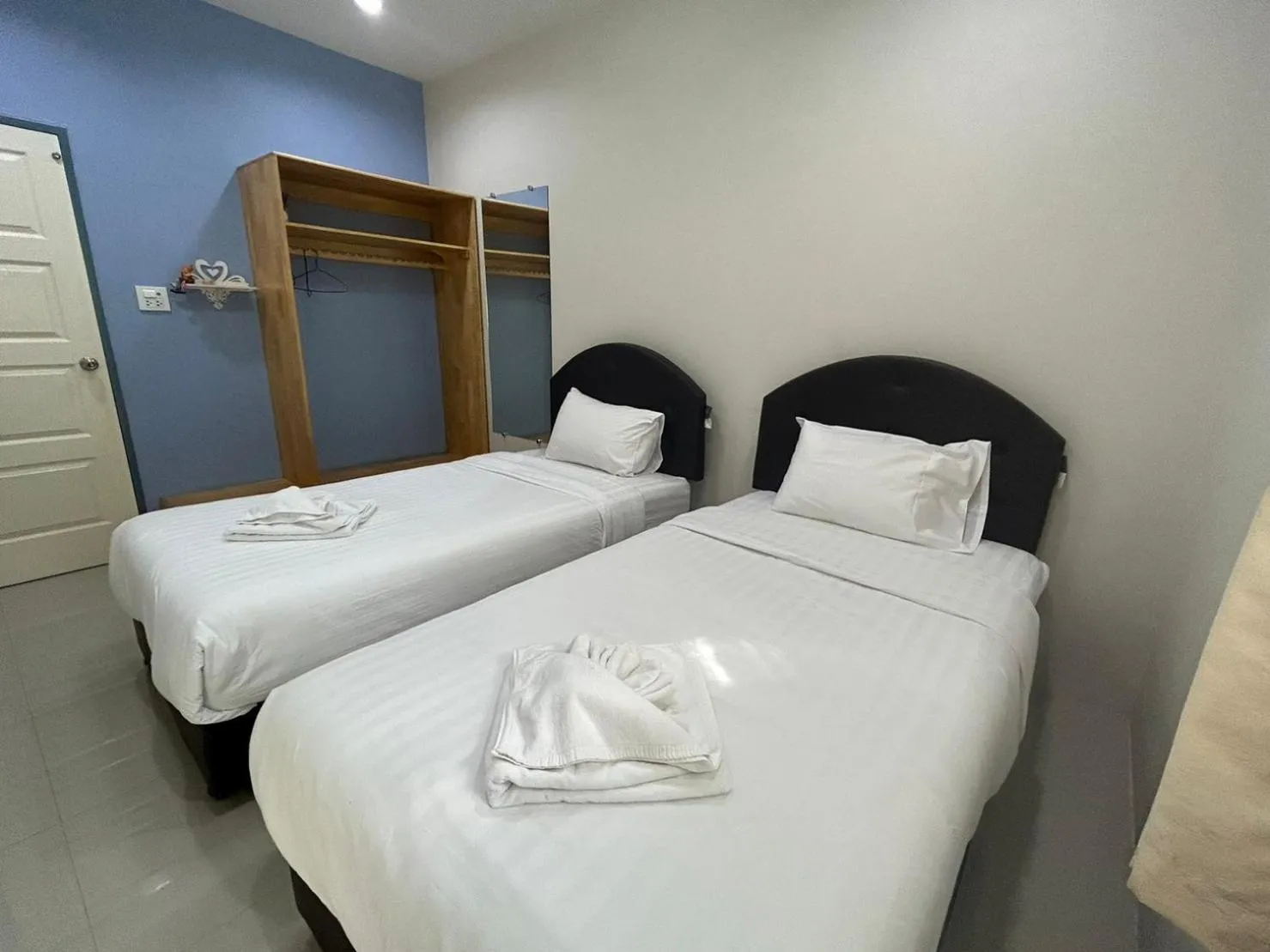 Bed in Uthaithani Resort