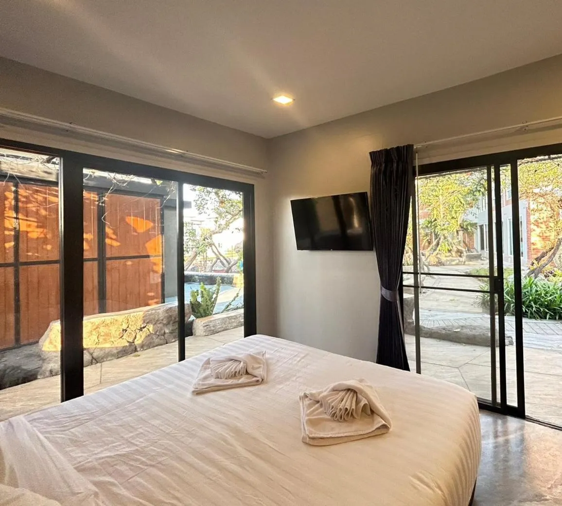 Bed in Uthaithani Resort