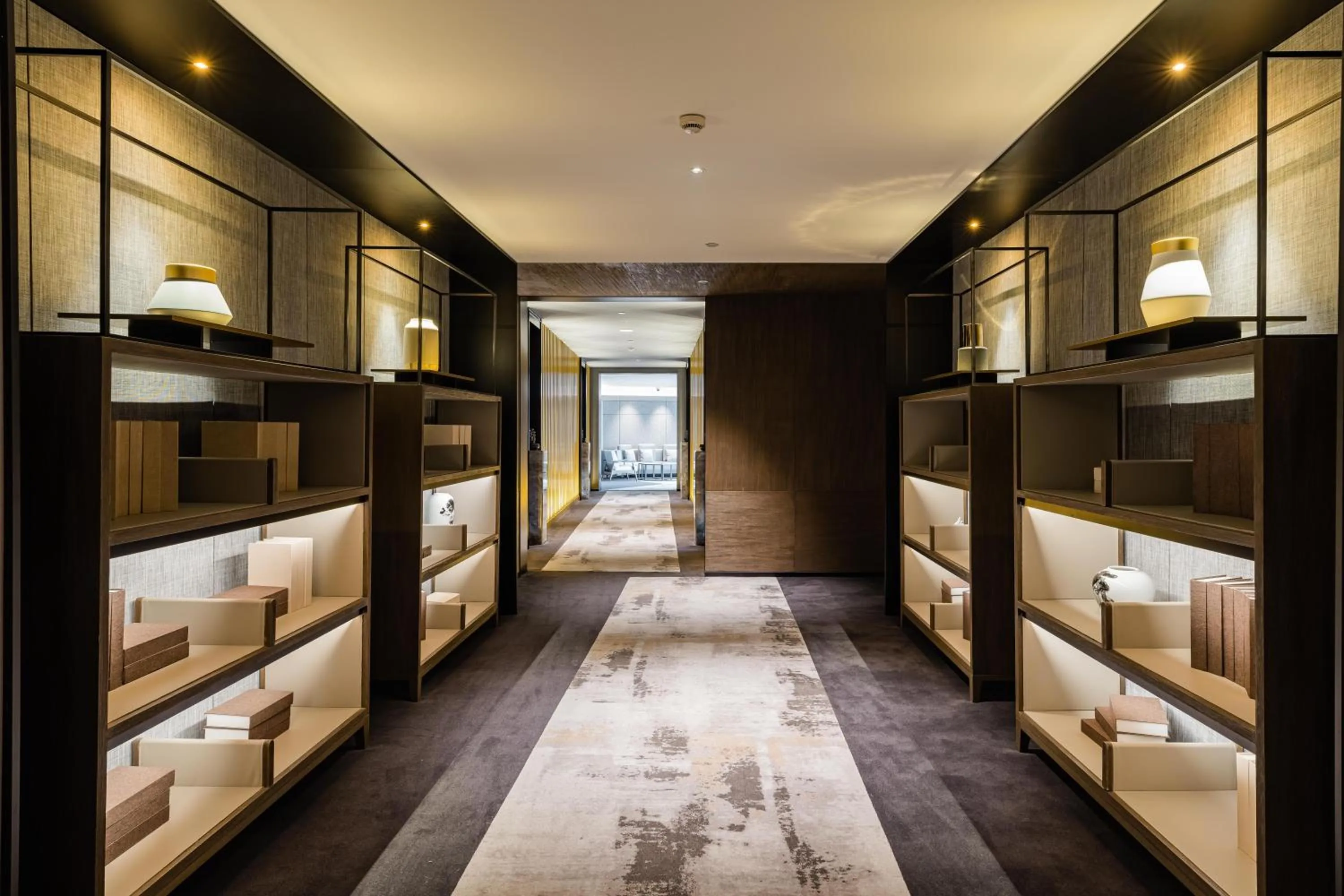 Property building, Bed in Yunhe Yebo Hotel (Shanghai International Tourism Resort Pudong Airport)