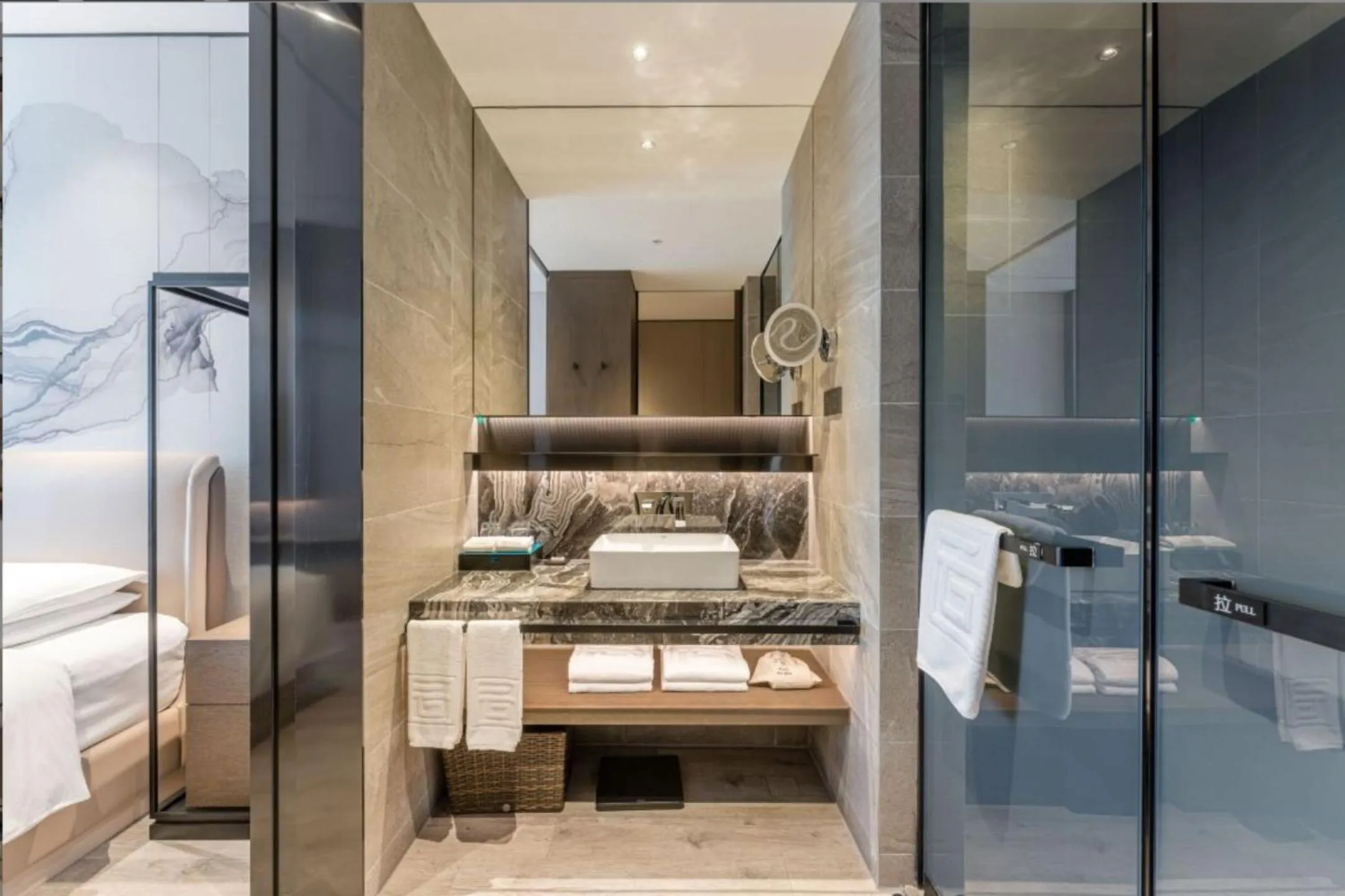 Shower in Yunhe Yebo Hotel (Shanghai International Tourism Resort Pudong Airport)