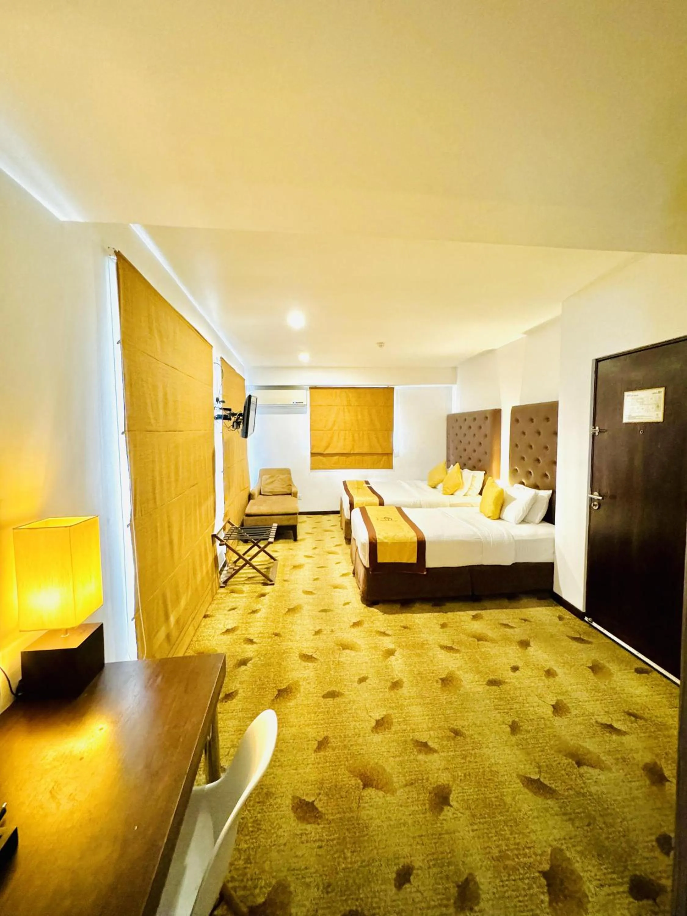 Bed in City Hotel Colombo 02