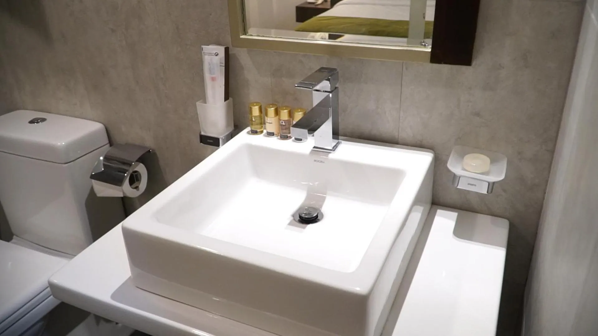 Bathroom in City Hotel Colombo 02