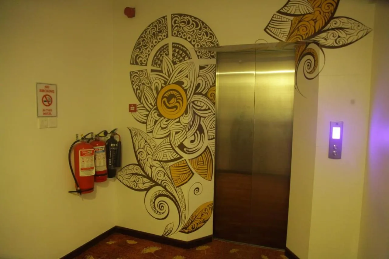 elevator in City Hotel Colombo 02