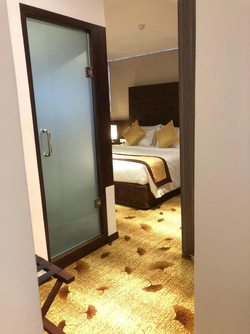 Bedroom, Bed in City Hotel Colombo 02