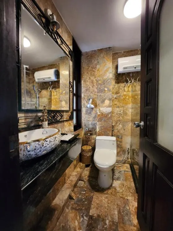 Toilet in Classic Street Hotel