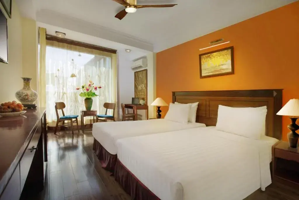 Triple Room with View in Classic Street Hotel Triple Room with View in Classic Street Hotel