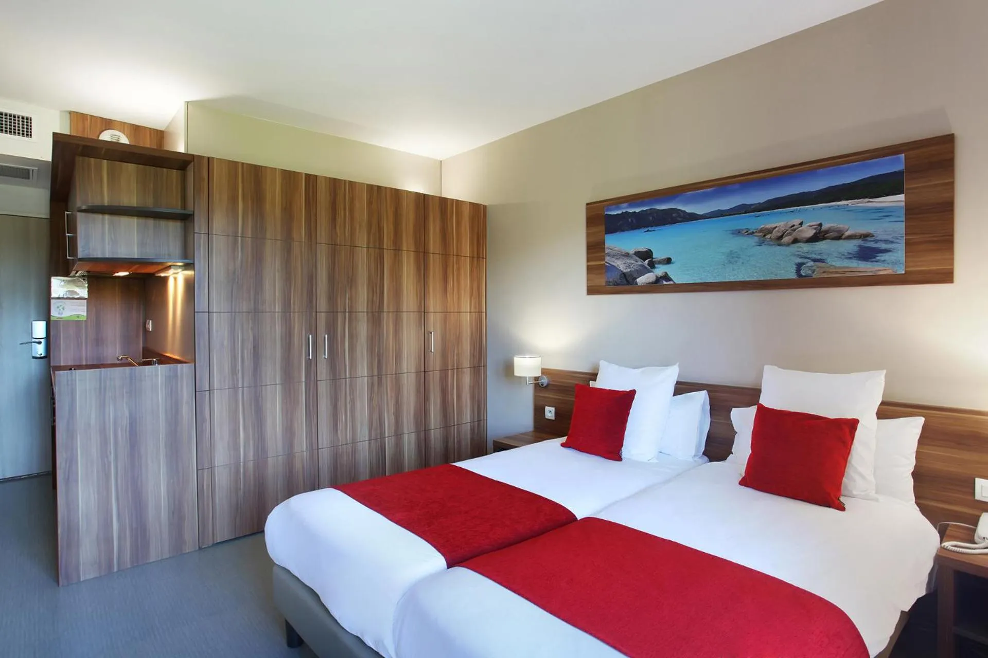 Bed in Suite Home Aix en Provence Sud TGV