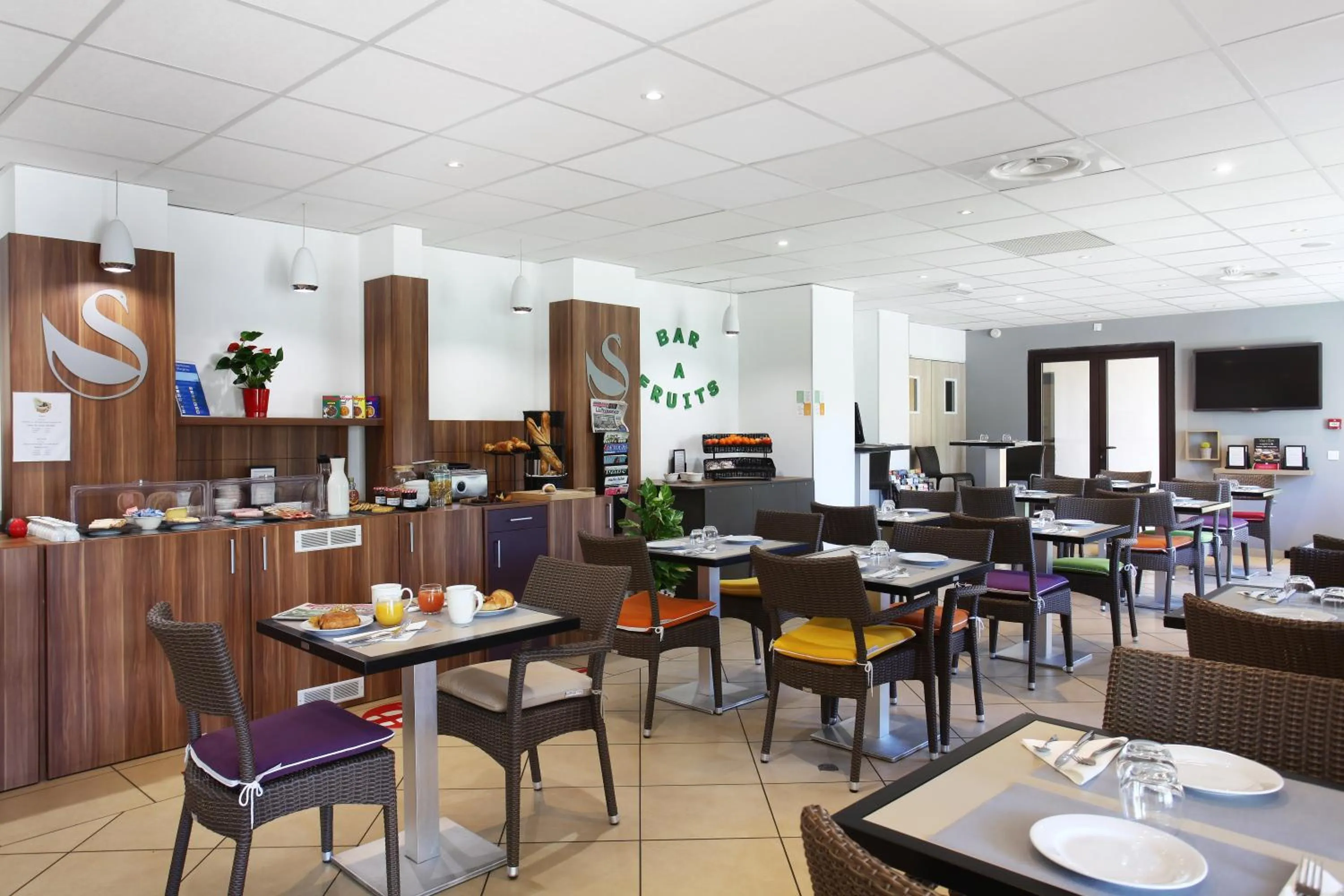 Restaurant/places to eat in Suite Home Aix en Provence Sud TGV