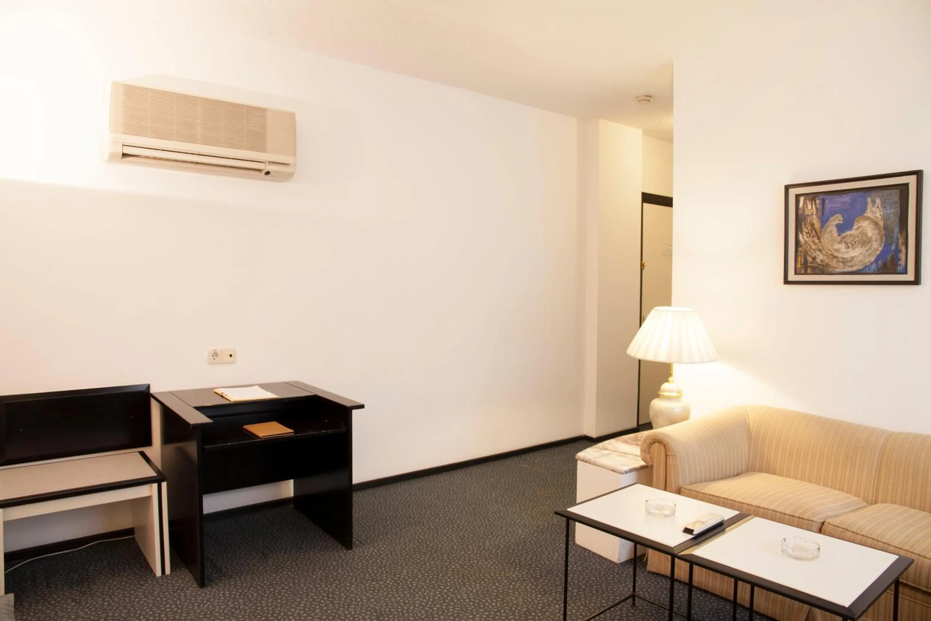 Seating area in King Hotel Guvenlik