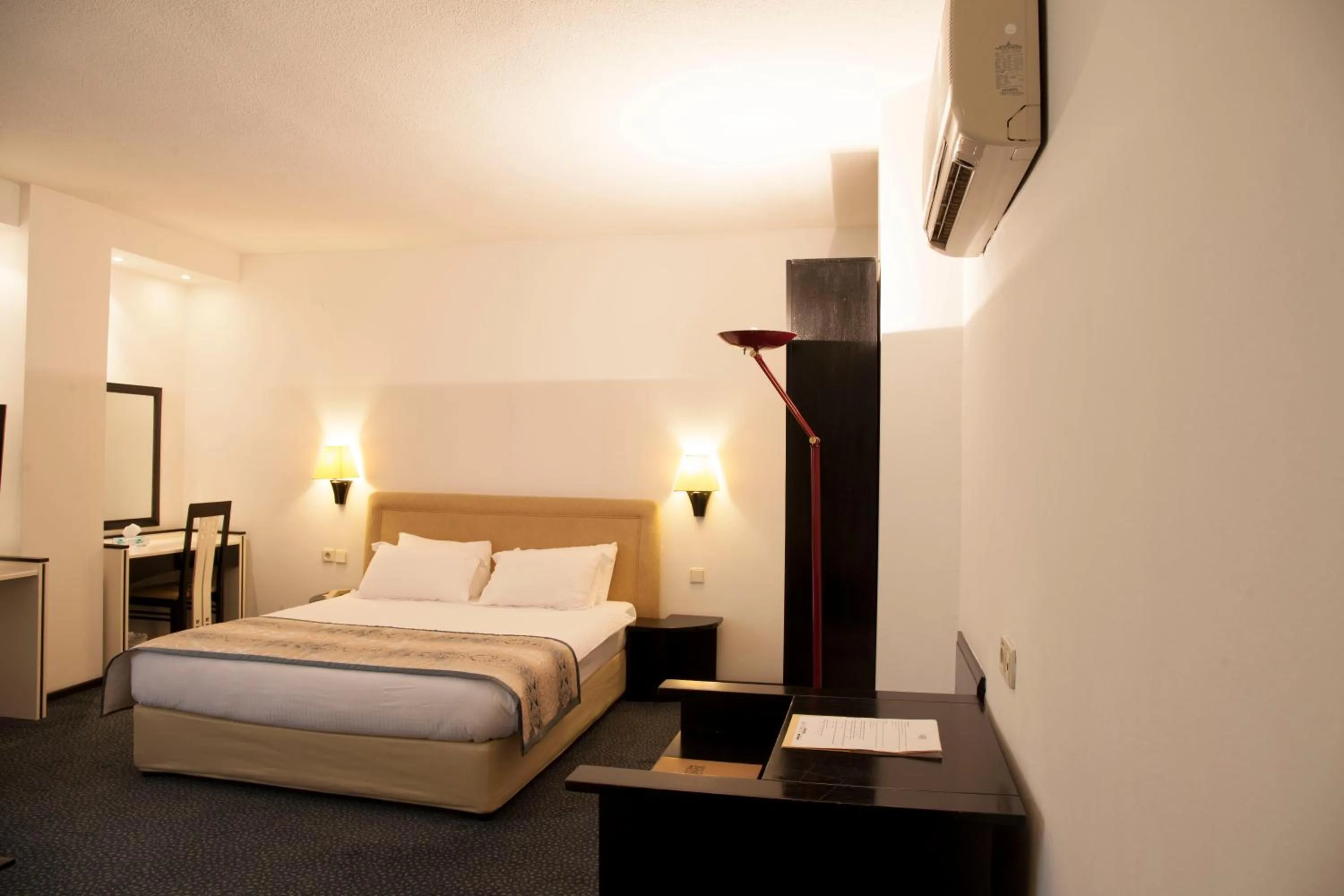 Bed in King Hotel Guvenlik