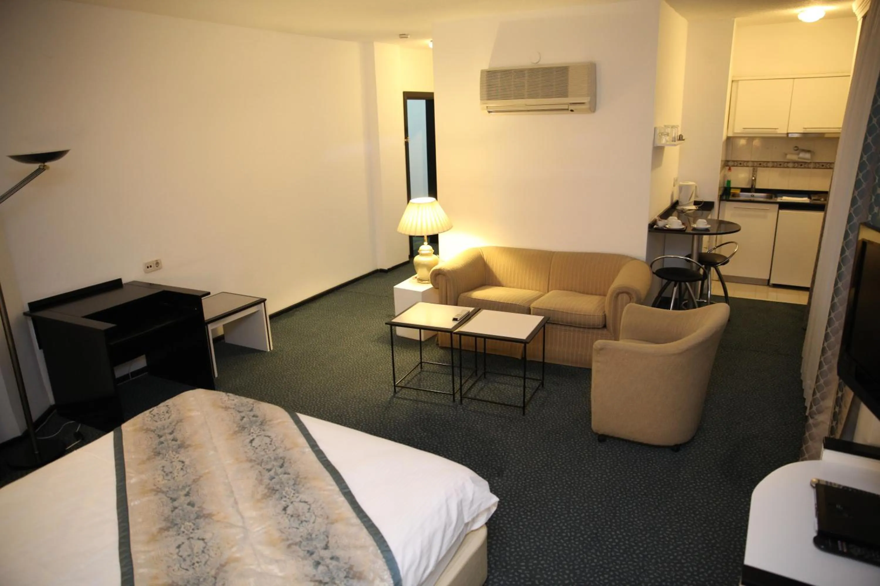 Photo of the whole room in King Hotel Guvenlik