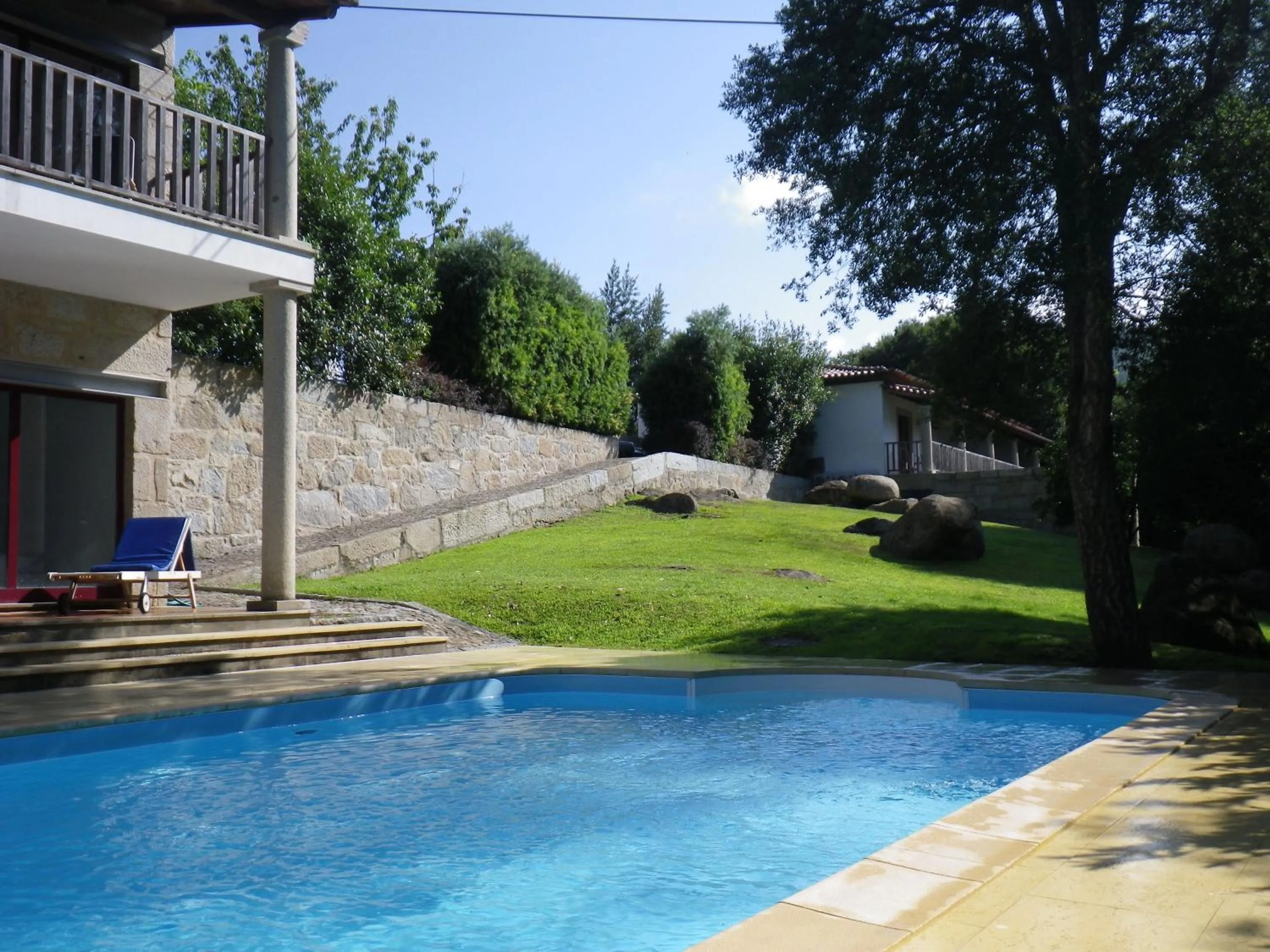 Swimming pool in Hotel Rural Quinta de Novais