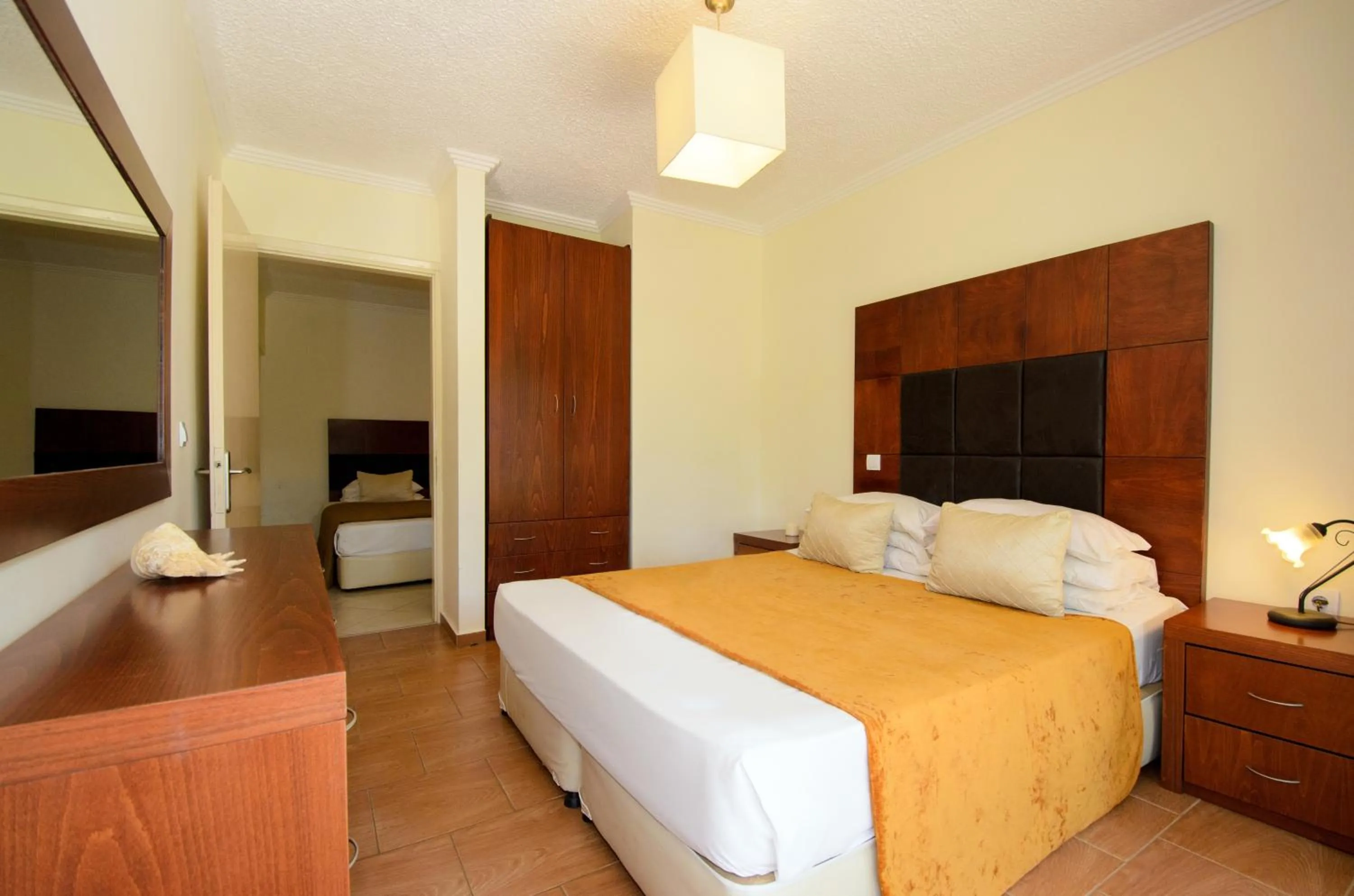 Shower, Bed in Village Mare