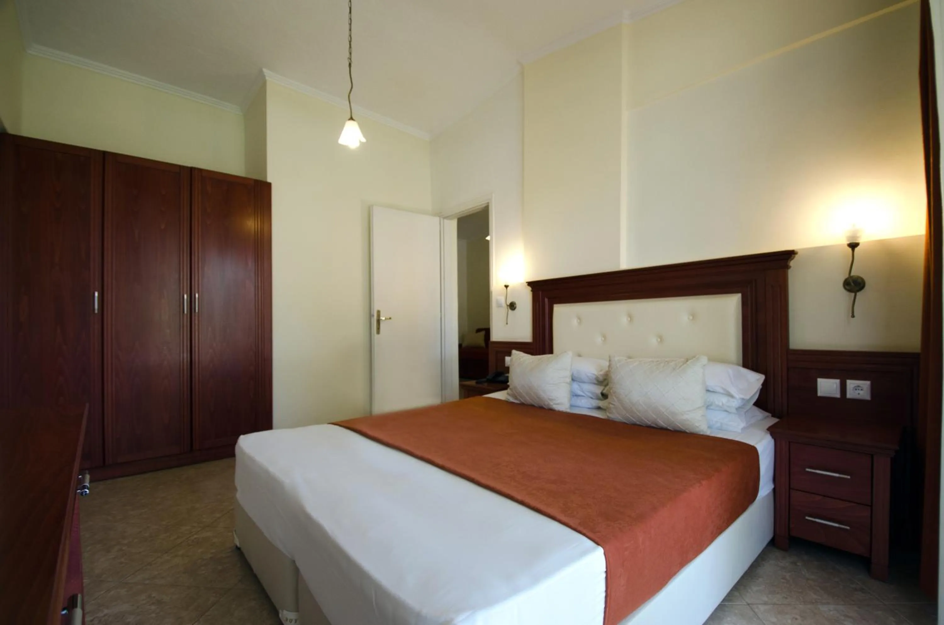 Shower, Bed in Village Mare