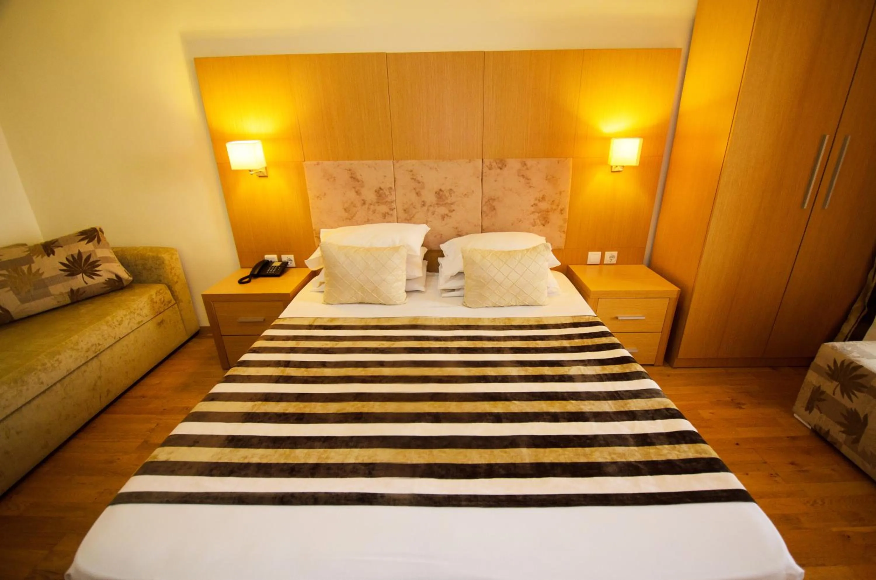 Shower, Bed in Village Mare