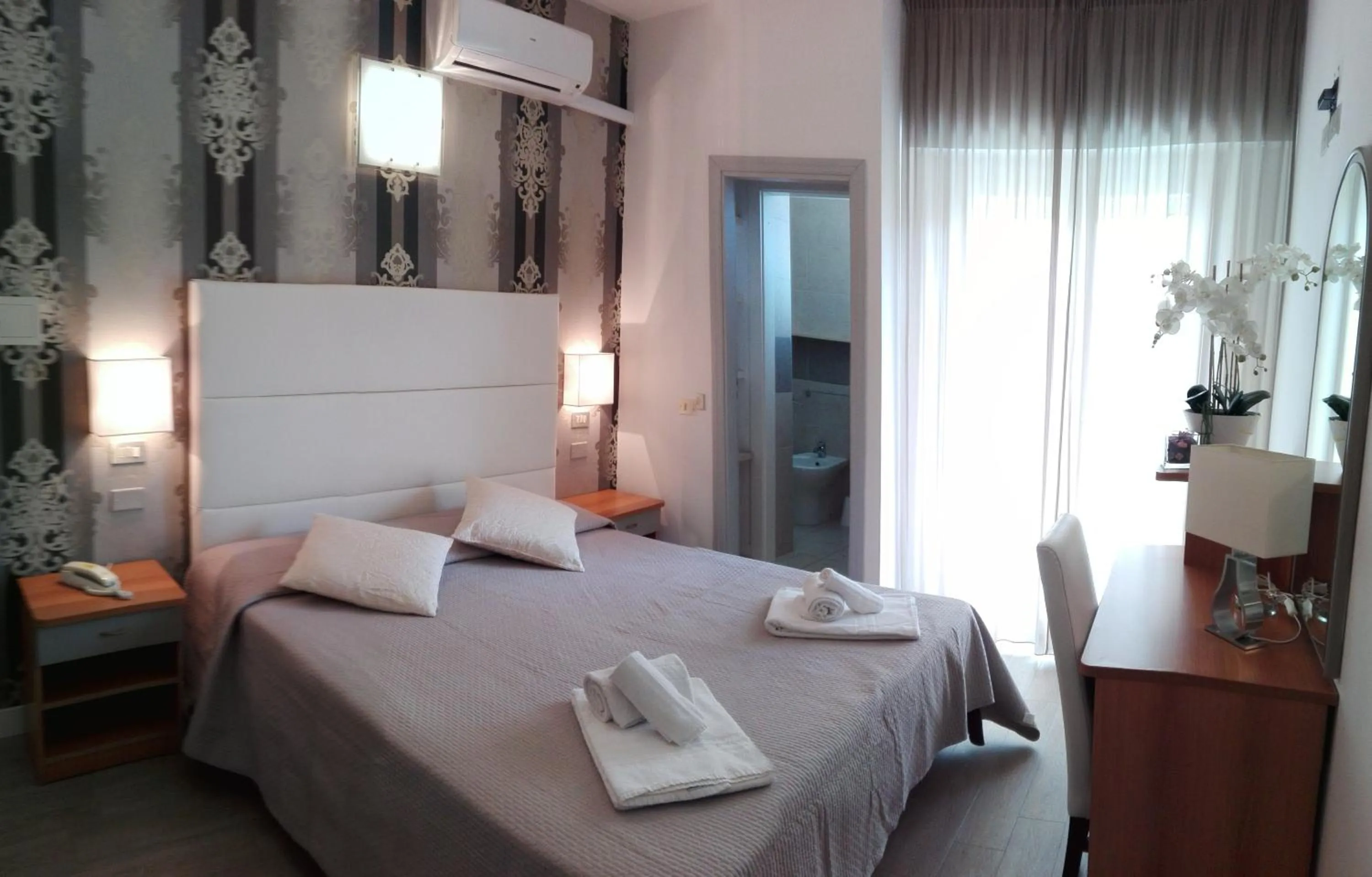 Bedroom, Bed in Hotel Ermeti B&B Brunch