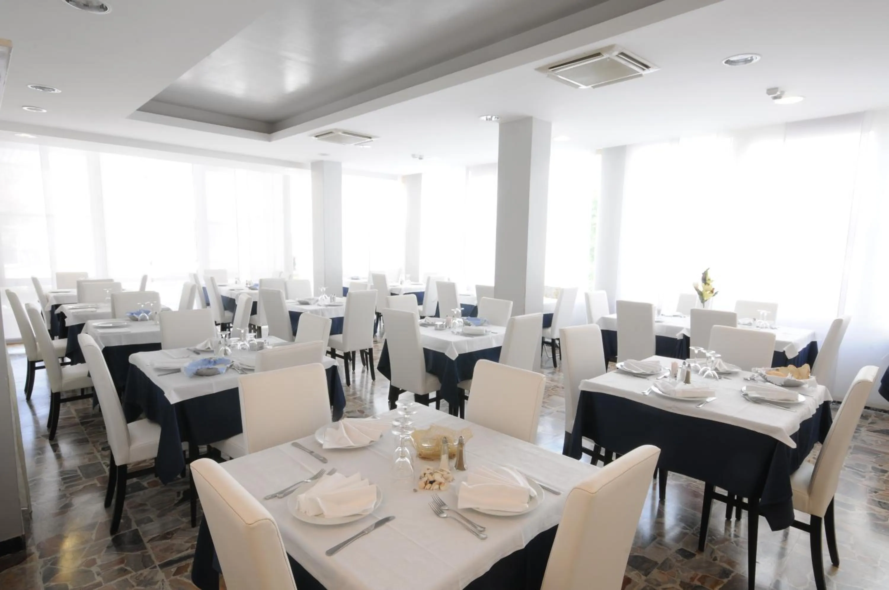 Restaurant/places to eat in Hotel Ermeti B&B Brunch