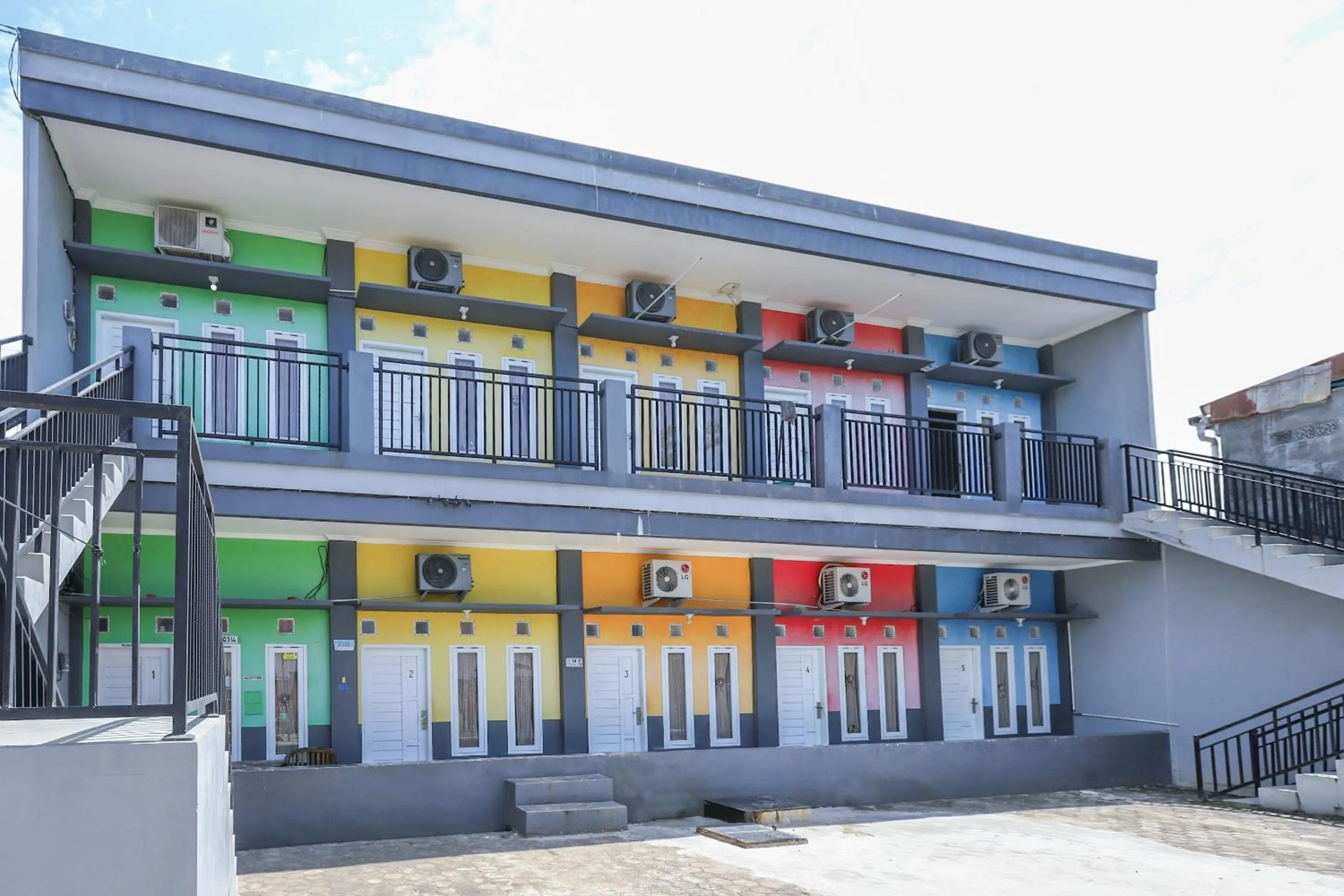 Property building in RedDoorz At Pelangi Guest House