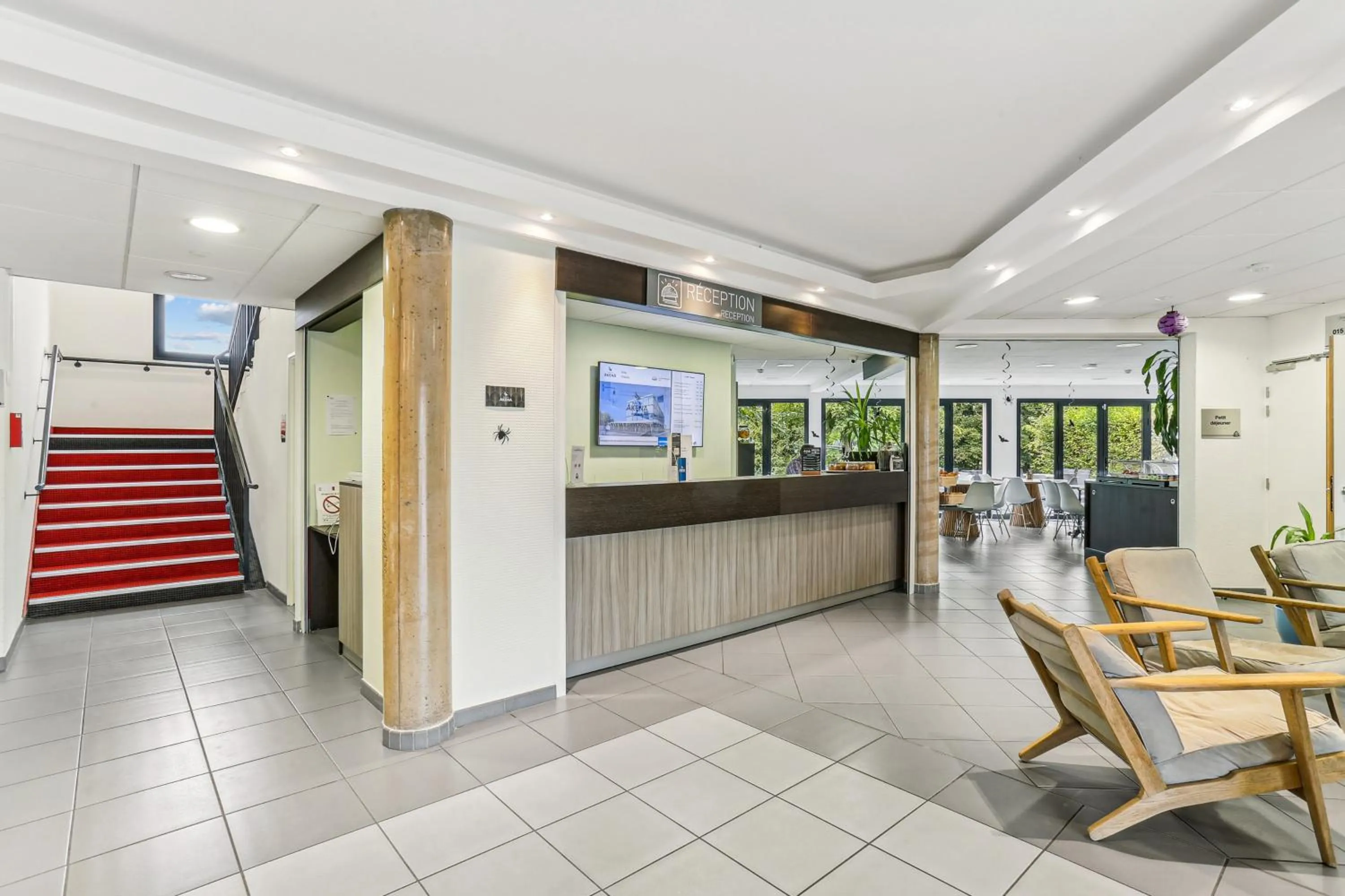 Seating area in Hôtel AKENA La Ferté Bernard