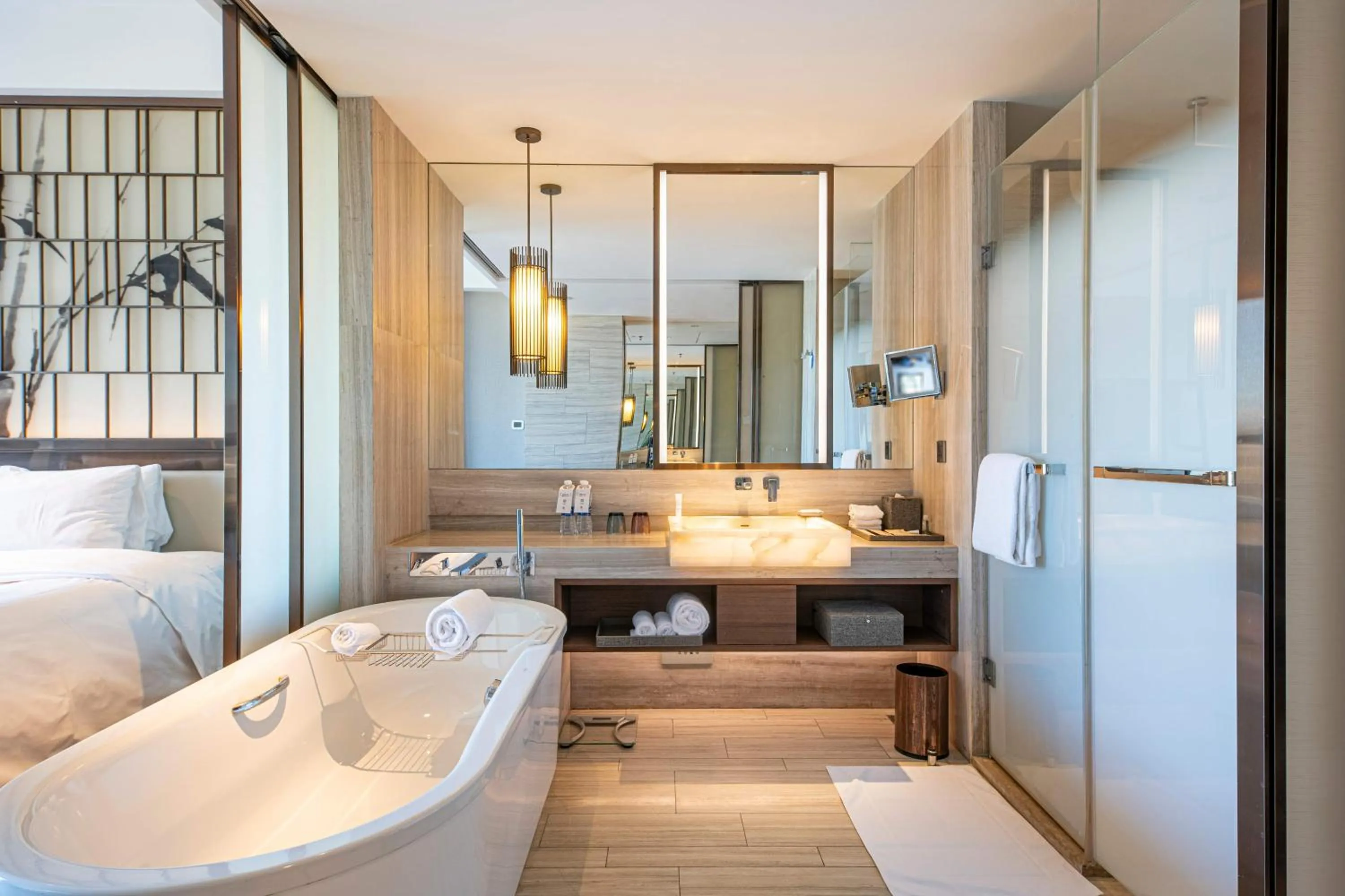 Bathroom, Bed in Beijing Marriott Hotel Changping