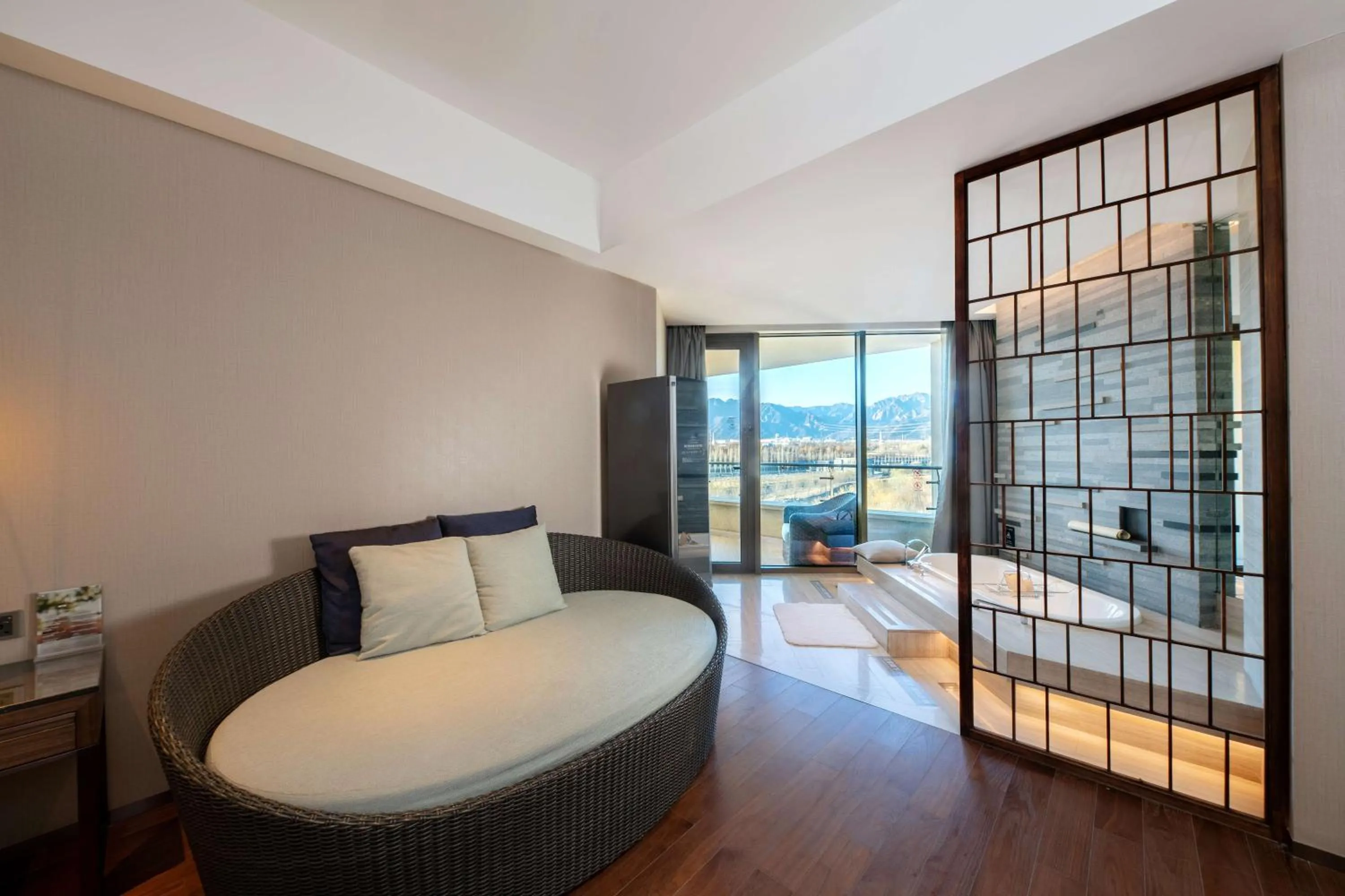 Photo of the whole room, Bed in Beijing Marriott Hotel Changping