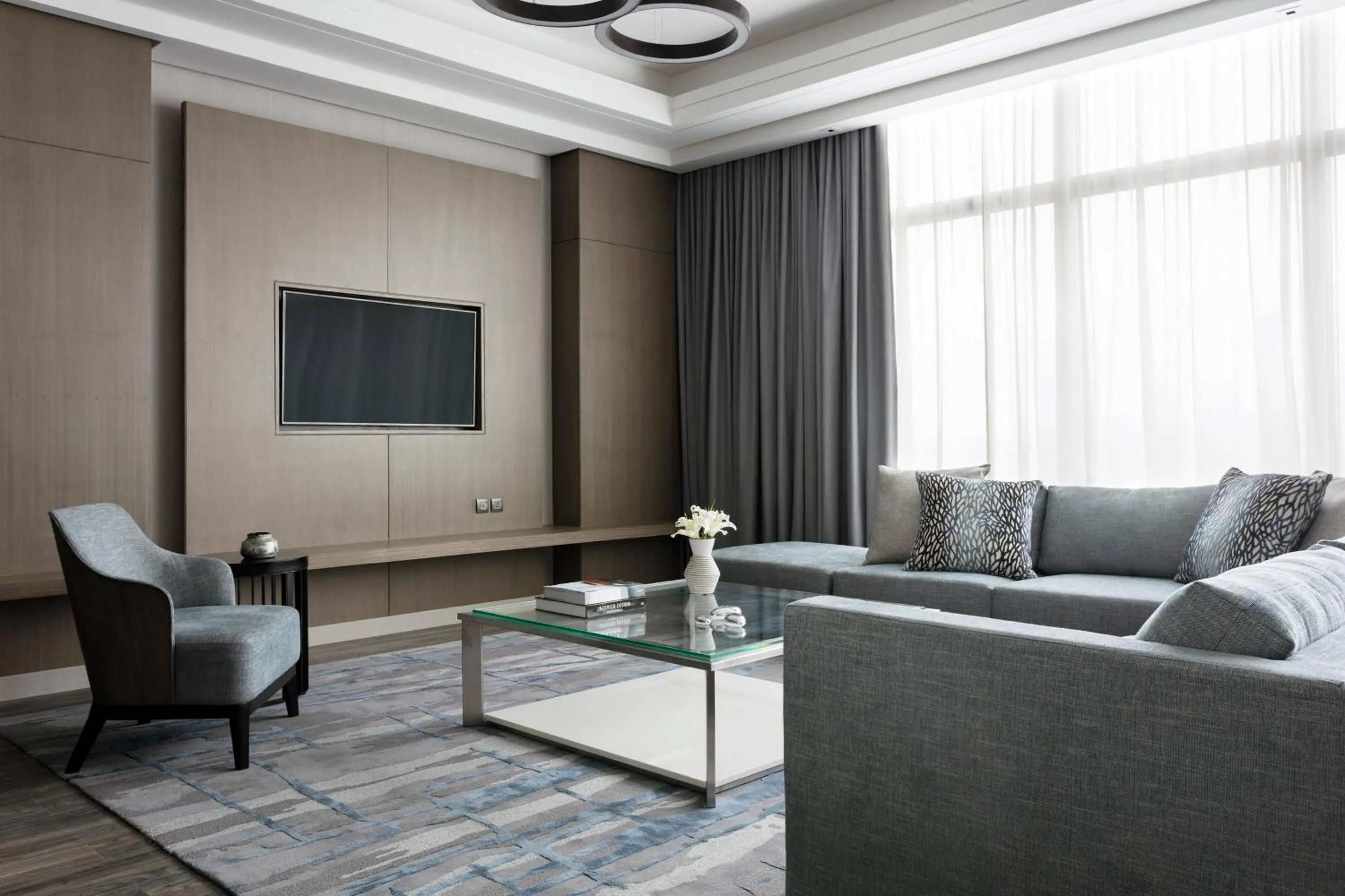 Living room in Clark Marriott Hotel