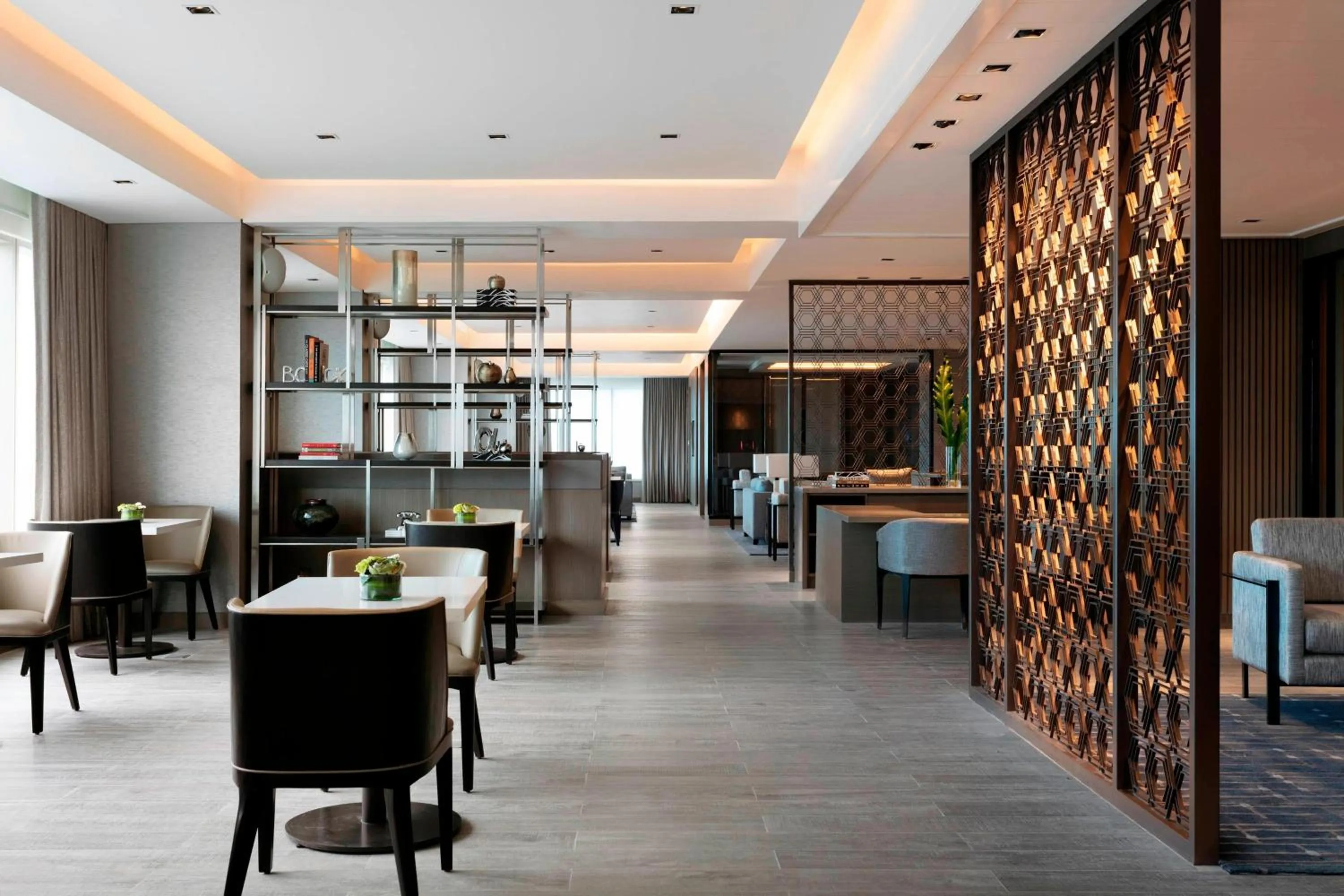 Lounge or bar in Clark Marriott Hotel