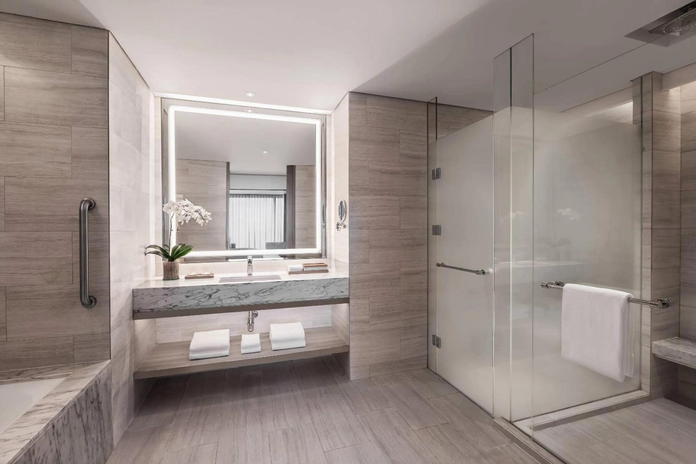 Bathroom in Clark Marriott Hotel