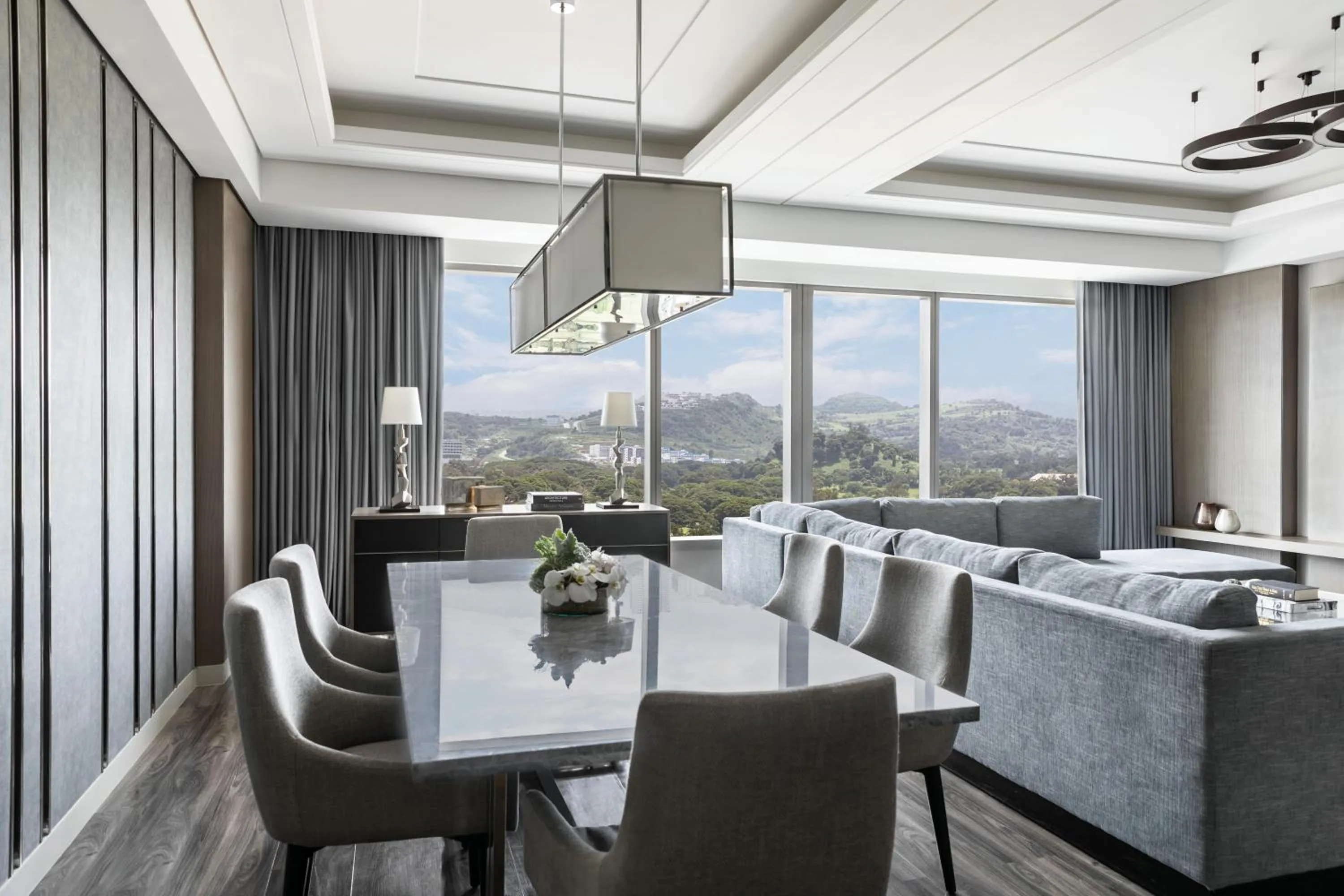 Dining area in Clark Marriott Hotel