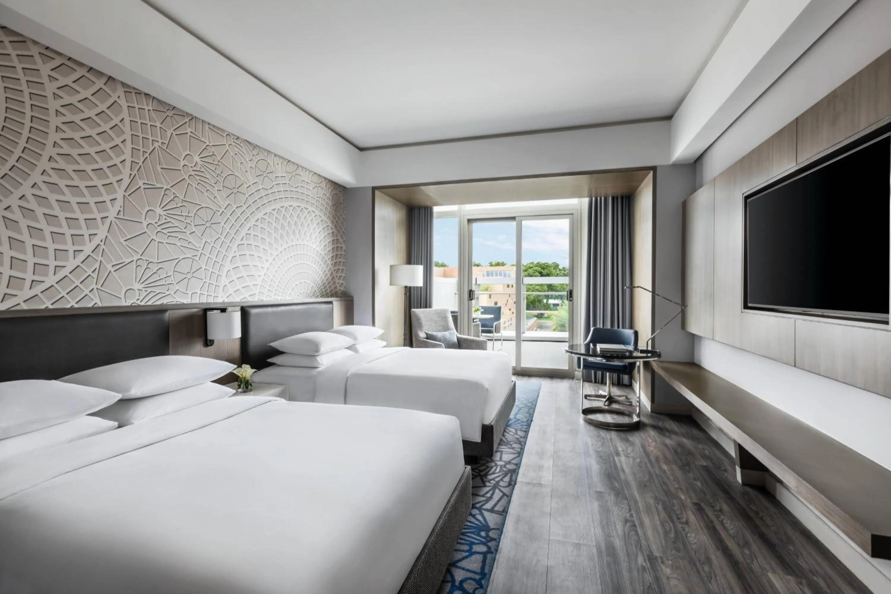 Photo of the whole room, Bed in Clark Marriott Hotel