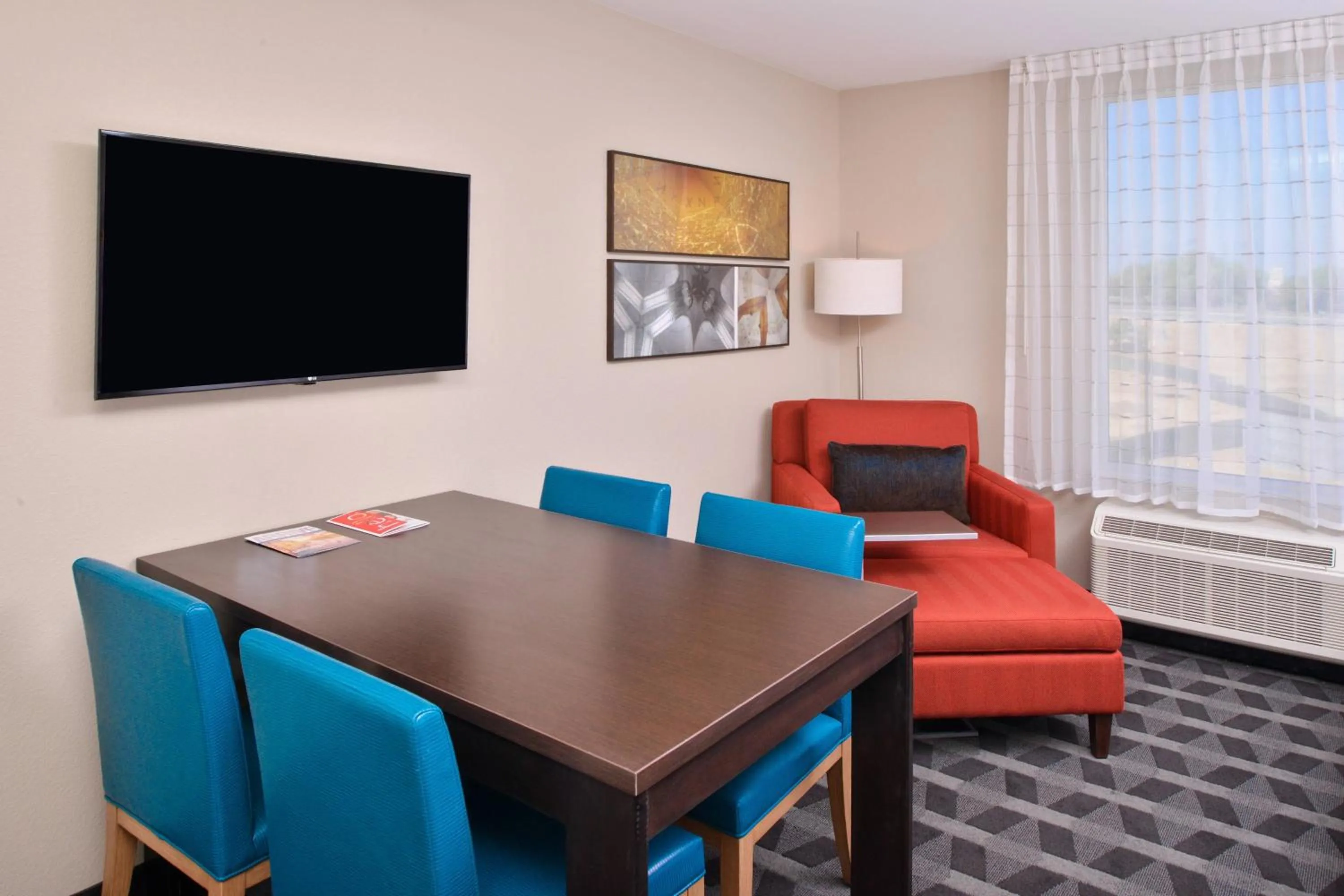 Living room in TownePlace Suites by Marriott Ontario Chino Hills