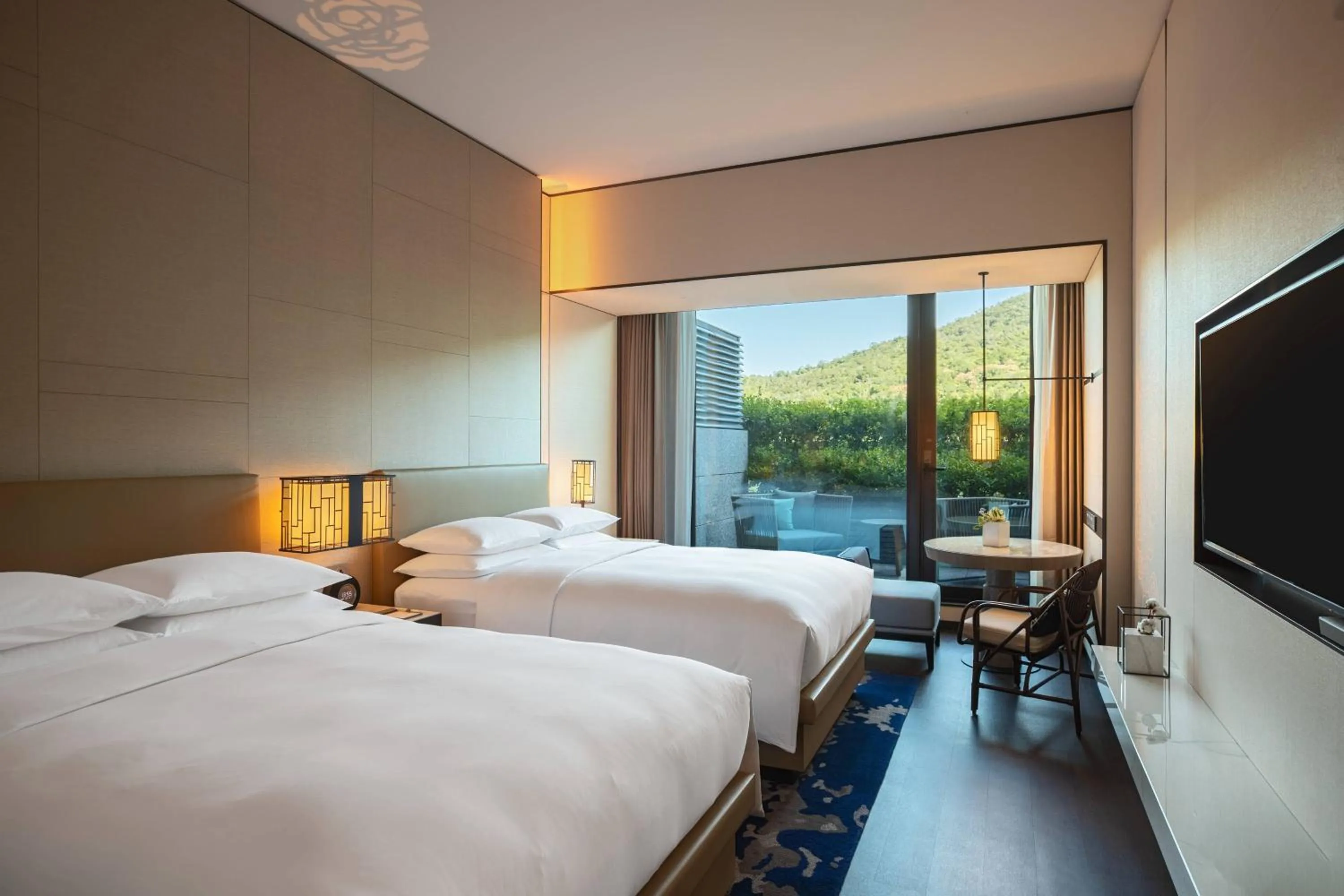 Photo of the whole room, Bed in Renaissance Taipei Shihlin Hotel