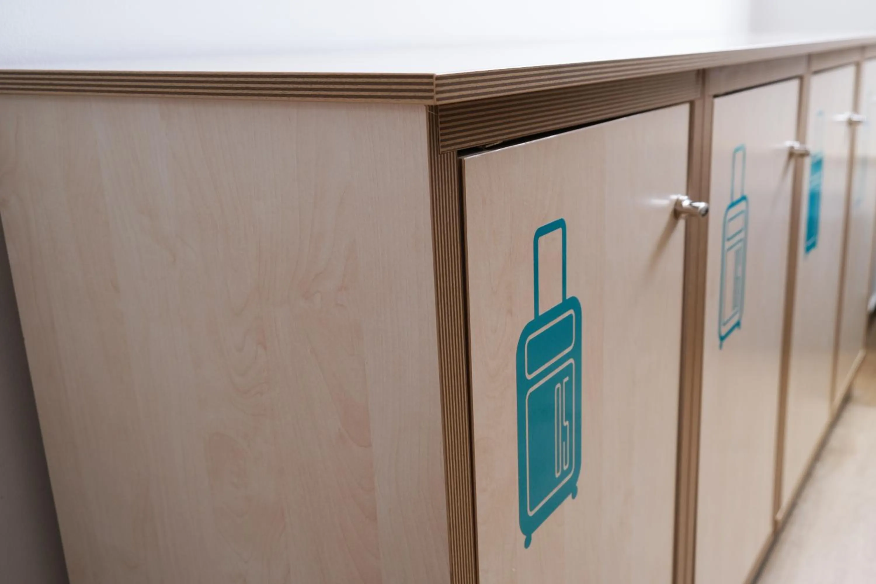 wardrobe in TAKE SURF Hostel Conil