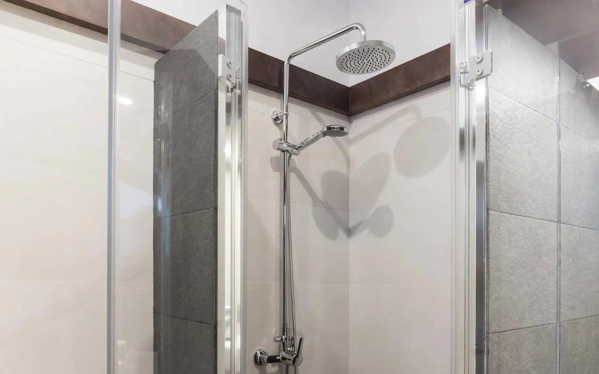 Shower in TAKE SURF Hostel Conil