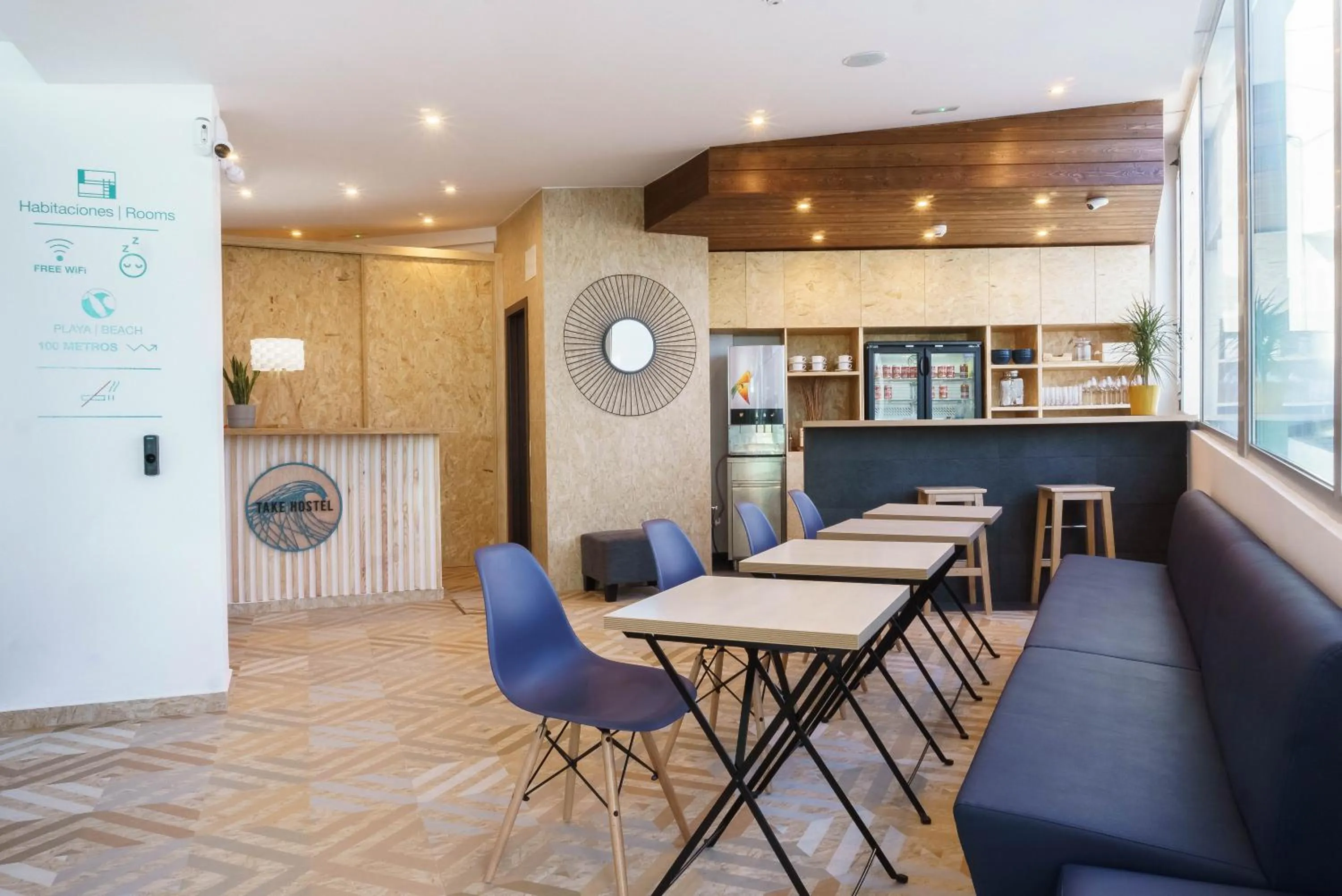 Coffee/tea facilities in TAKE SURF Hostel Conil