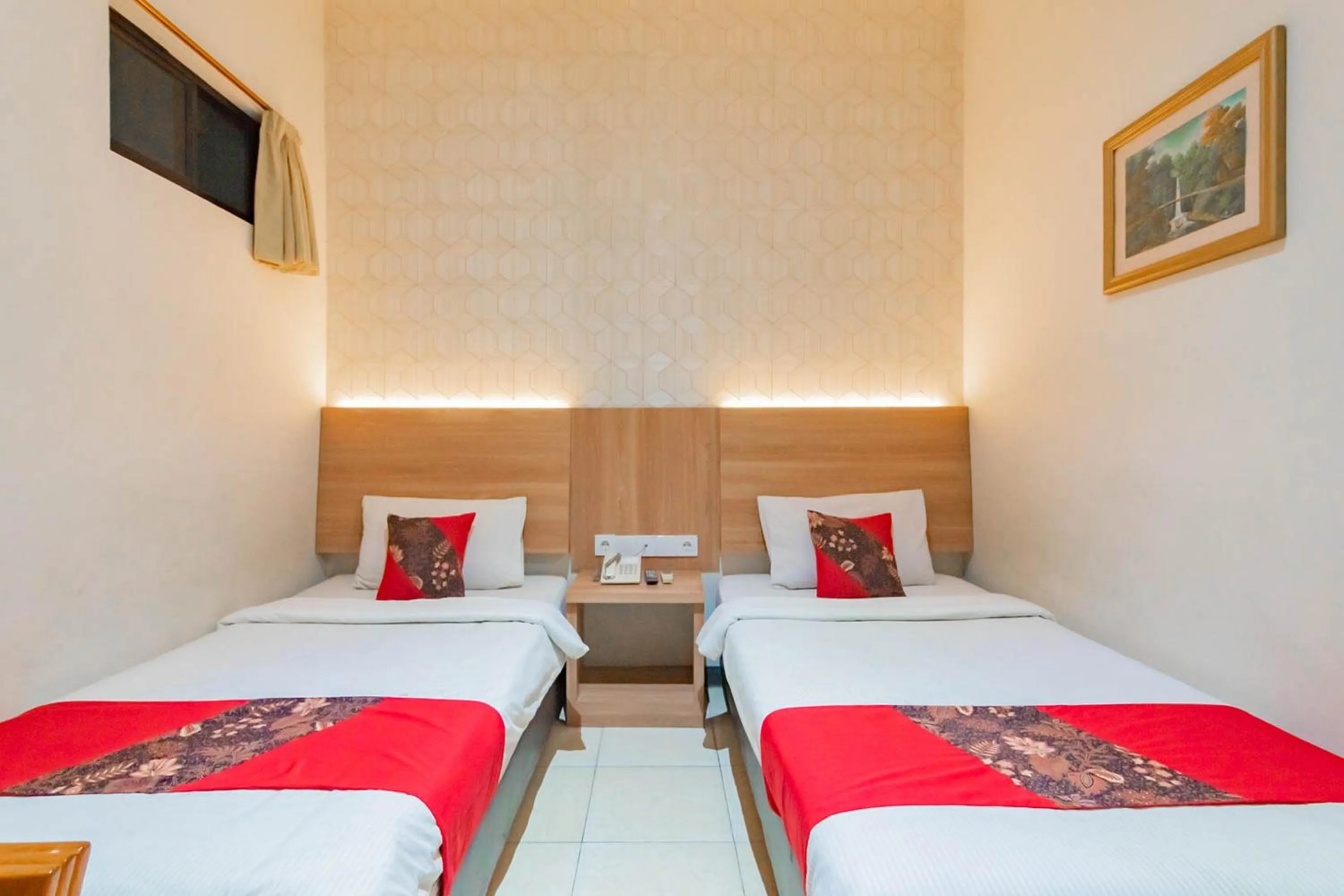 Bed in Cihampelas Hotel 2 Mitra RedDoorz