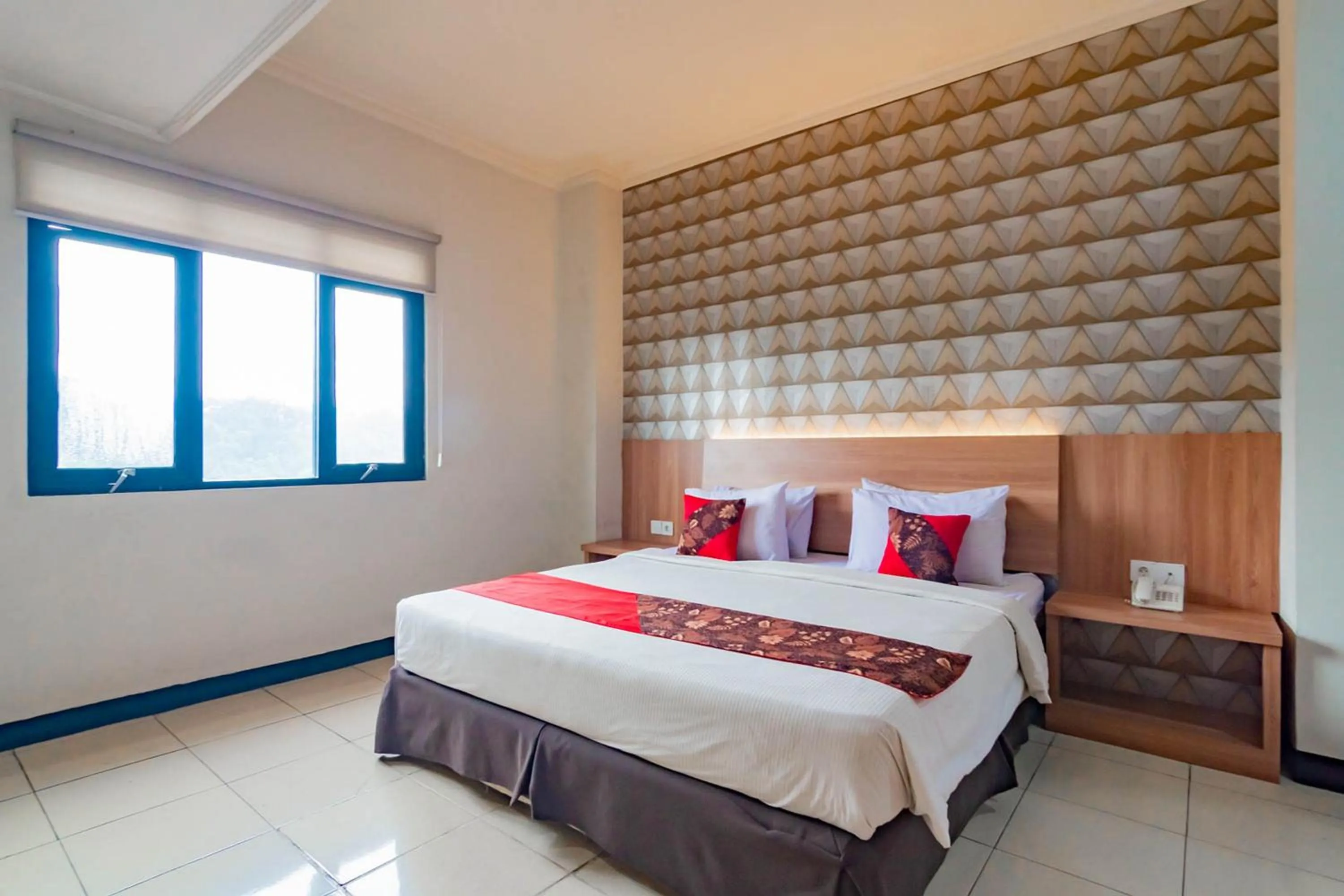 Bed in Cihampelas Hotel 2 Mitra RedDoorz