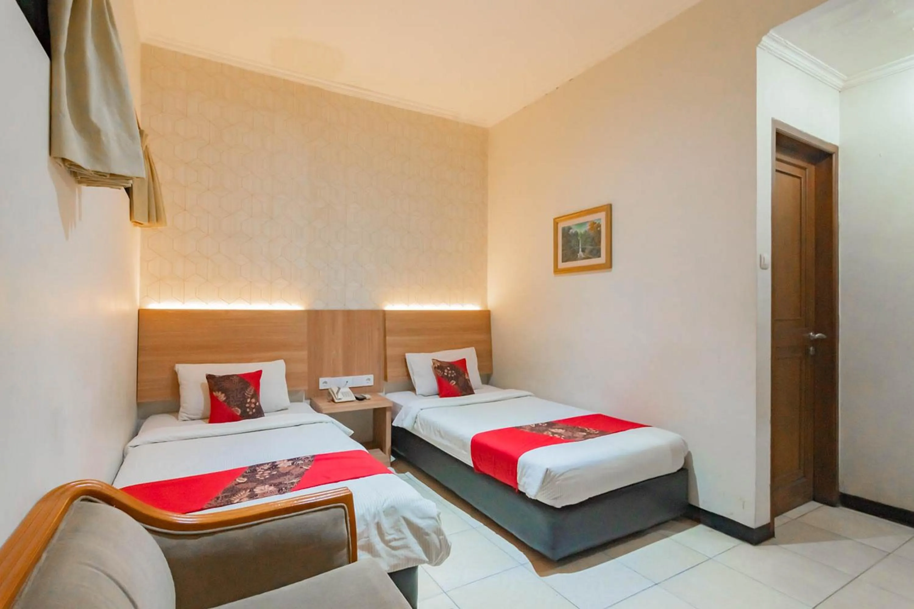 Bed in Cihampelas Hotel 2 Mitra RedDoorz