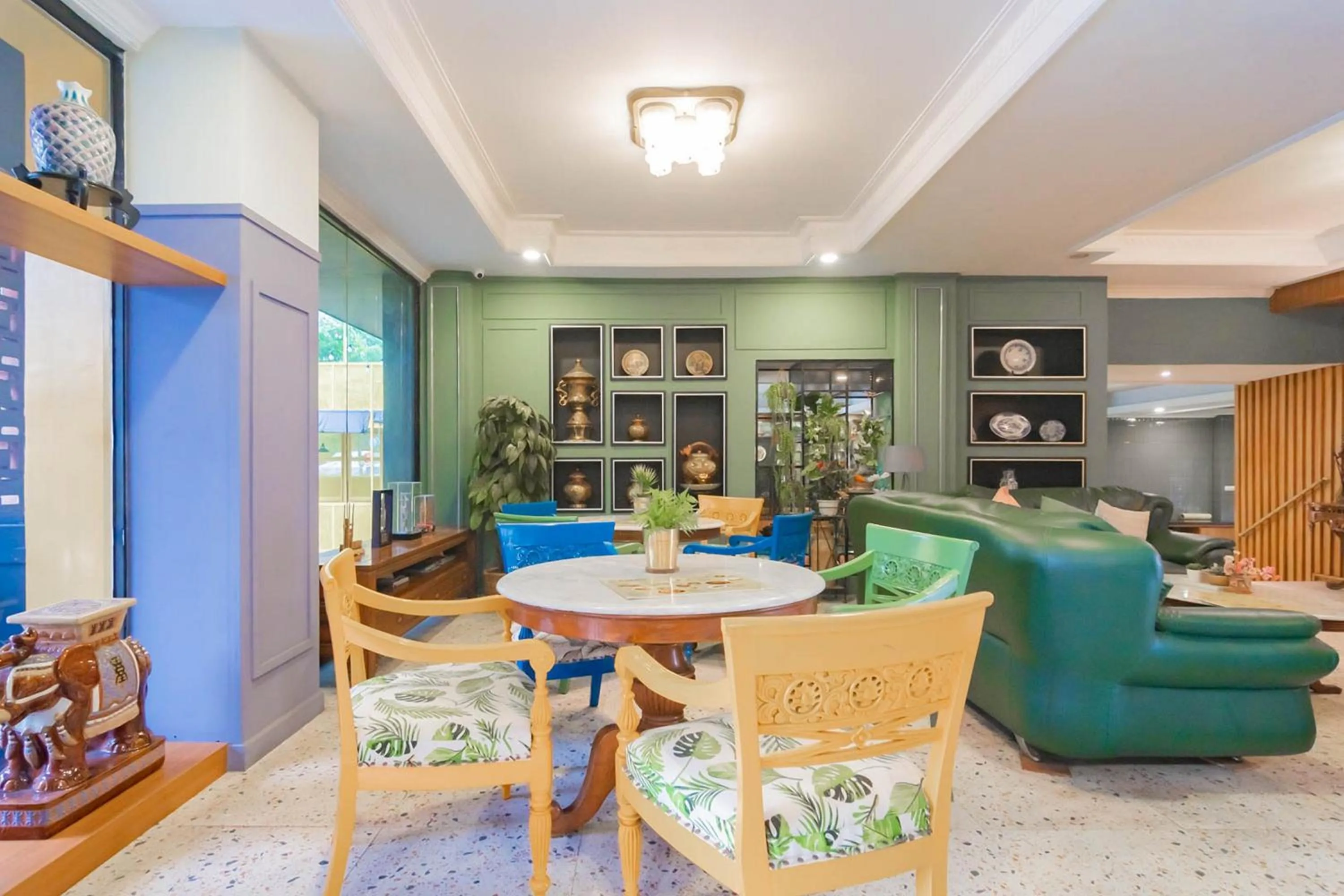 Living room in Cihampelas Hotel 2 Mitra RedDoorz