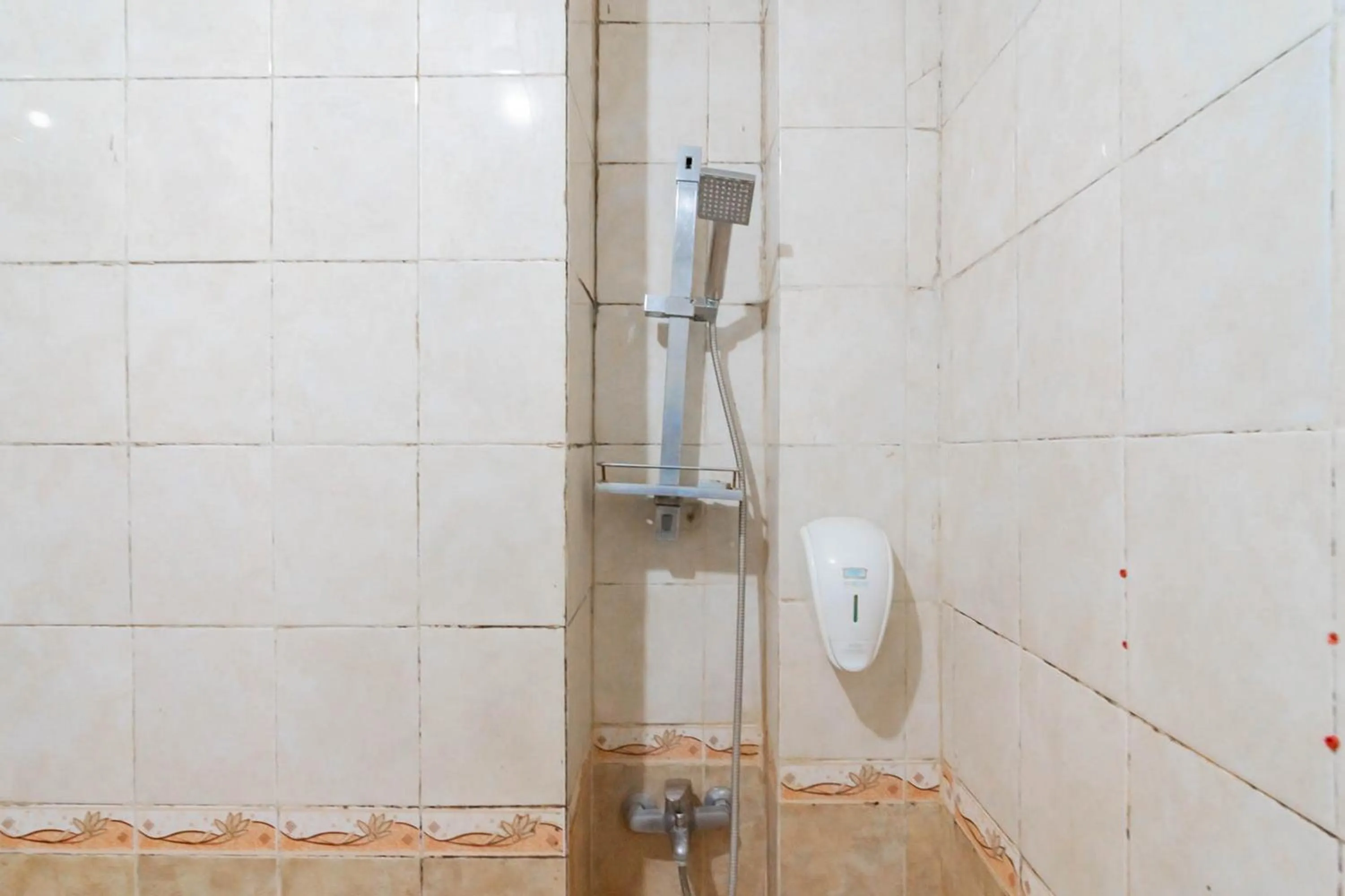 Bathroom in Cihampelas Hotel 2 Mitra RedDoorz