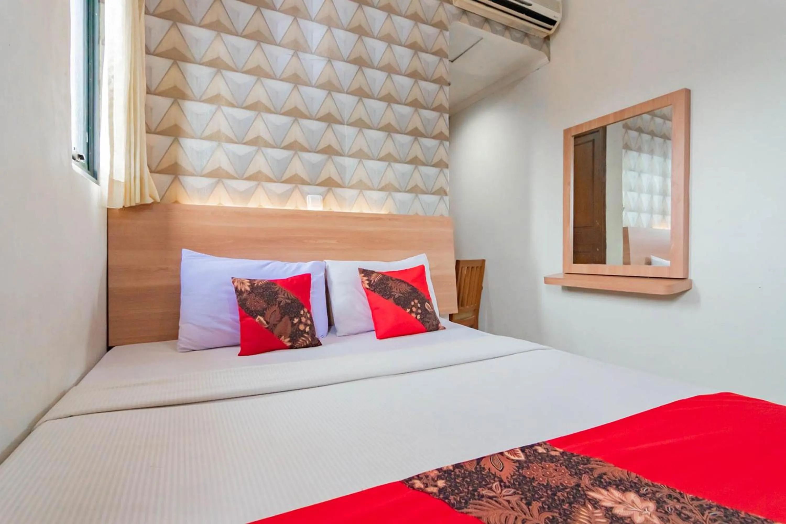 Bed in Cihampelas Hotel 2 Mitra RedDoorz